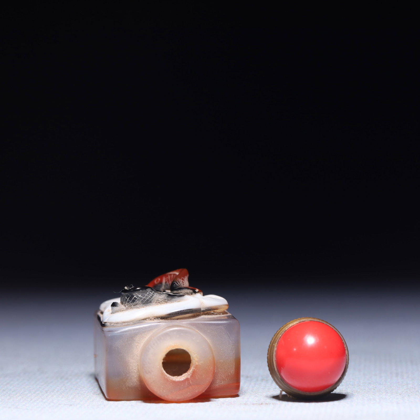 An Exquisite Agate Fish Pattern Snuff Bottle - 6