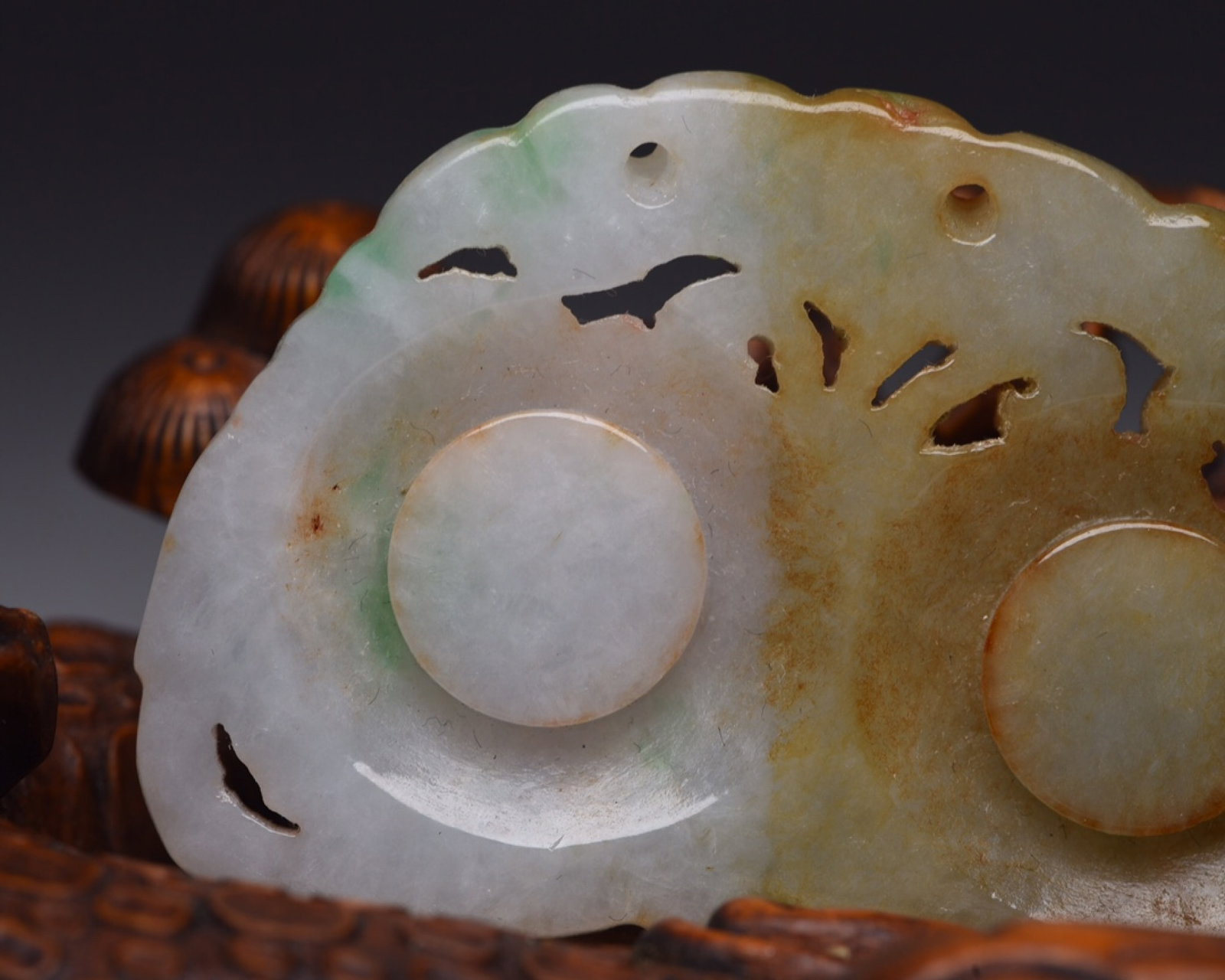 An Exquisite Jadeite Figure Pattern Pendant - 7
