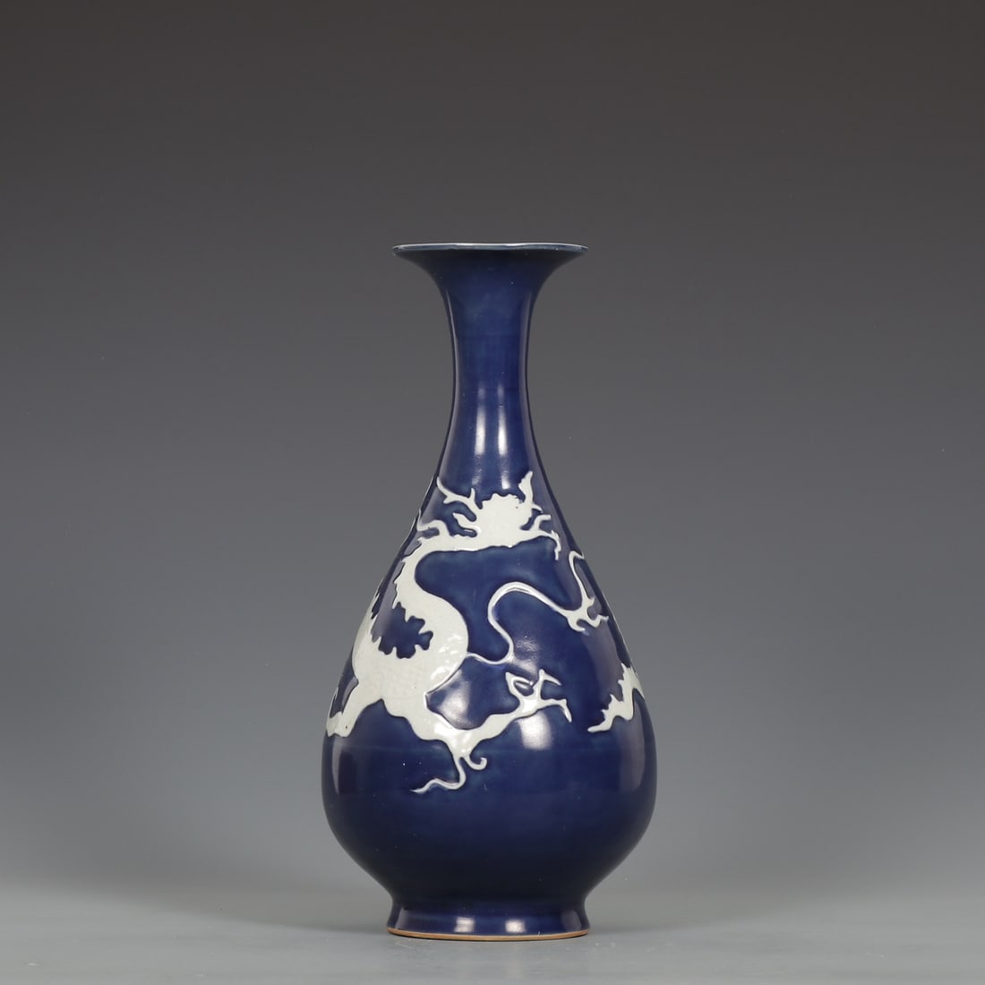 An Exquisite Ji Blue Glazed Dragon Pattern Vase (1 of 8)