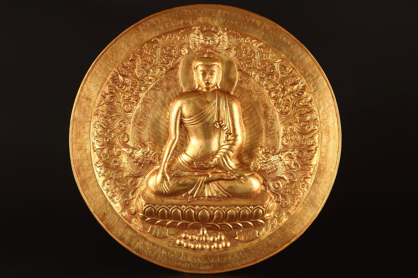 A Huge Gilt Bronze Buddha Pattern Plate,With Inscription: A Huge Gilt Bronze Buddha Pattern Plate,With Inscription,Qing Dynasty,China,Size:22.4in,Weight:2366g铜鎏金佛像纹盘,带铭文,中国&#