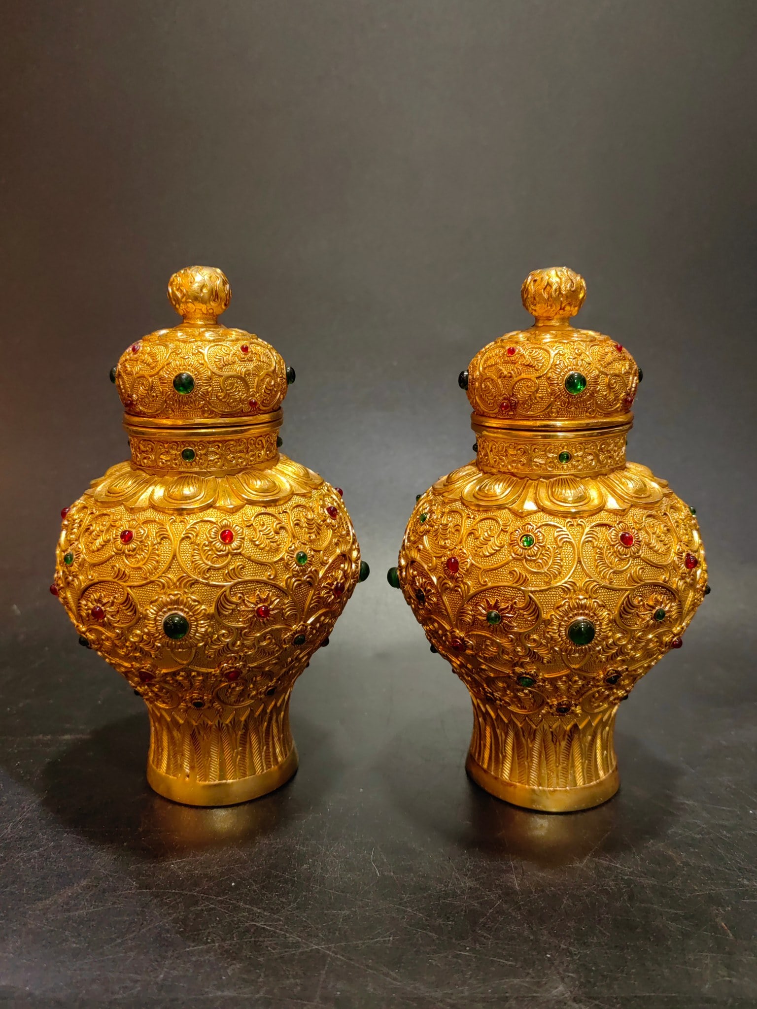 A Pair of Exquisite Gilt Bronze Inlaid Gems Flower Pattern Cover Jars: A Pair of Exquisite Gilt Bronze Inlaid Gems Flower Pattern Cover Jars,Qing Dynasty,China,Qianlong Four-character Mark,Size:3.9inx3.9inx5.9in,Weight:411g一对铜鎏金镶