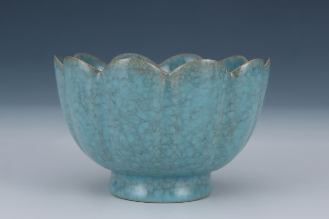 An Exquisite Ru yao Bowl: An Exquisite Ru yao Bowl Song Dynasty, China Size:3.3inx5.1in汝窑天蓝釉冰片纹莲花碗 中国宋代 Size:8.3cmx13cm