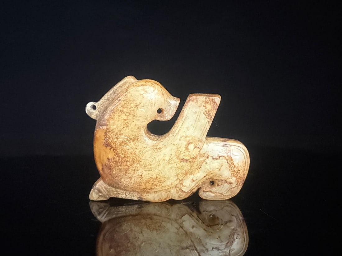 An Exquisite White Jade Auspicious Beast Pendant: An Exquisite White Jade Auspicious Beast Pendant,the Sang and Zhou in Period in China,Size:3.1inx2.4inx0.7in,Weight:127g白玉瑞兽挂件,中国商周