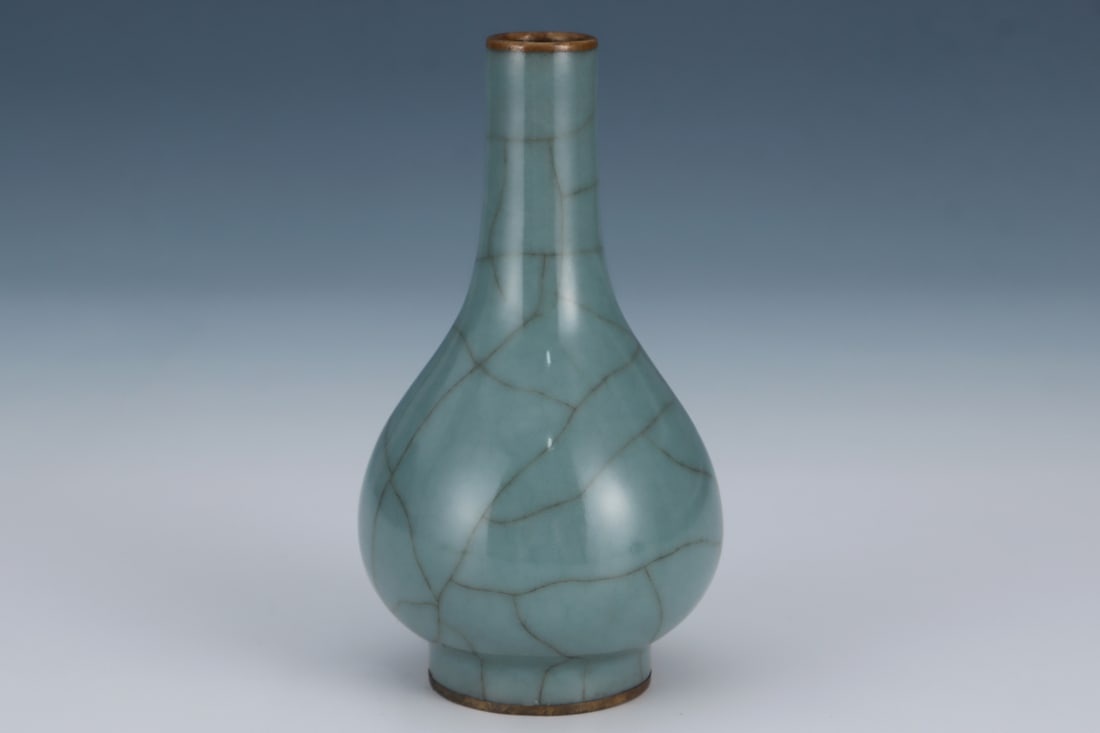 An Exquisite Guan yao Celadon Glazed Vase (1 of 8)