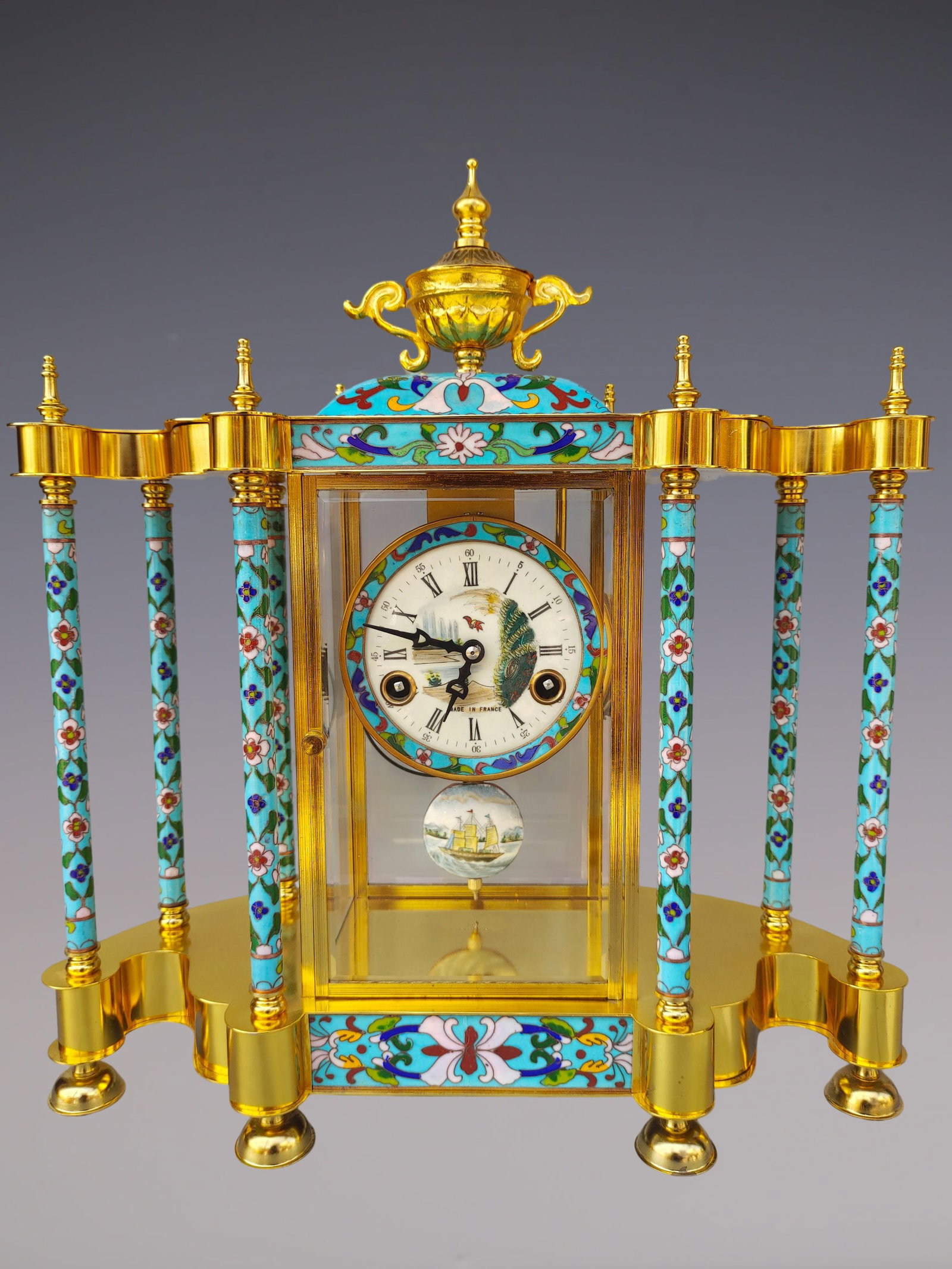 An Exquisite Gilt Bronze Lotus Pattern Flower and Bird Pattern Clock: An Exquisite Gilt Bronze Lotus Pattern Flower and Bird Pattern Clock Size:17.7inx15.7inx7.1in铜鎏金缠枝莲纹花鸟纹钟表 Size:45cmx