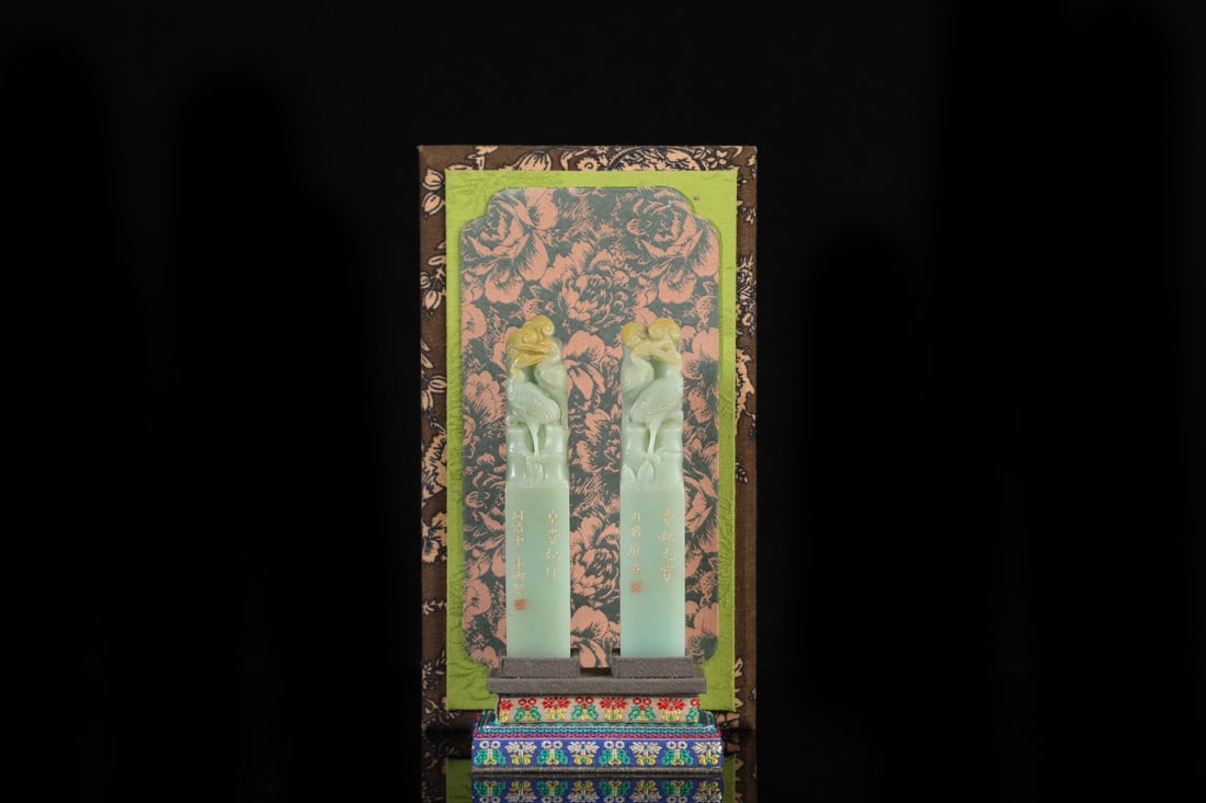 A Pair of Exquisite Shoushan Stone Crane Pattern Seal: A Pair of Exquisite Shoushan Stone Crane Pattern Seal Qing Dynasty, China Size:5.7inx1.1inx1.1in Weight:468g寿山石雅安绿钮印章对章 