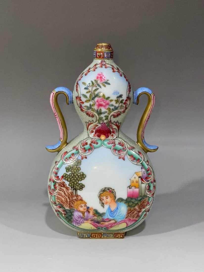 An Exquisite Enamel Painted Gold Flower and Figure Pattern Double-Ears Gourd-Shaped Vase: An Exquisite Enamel Painted Gold Flower and Figure Pattern Double-Ears Gourd-Shaped Vase,Qing Dynasty,China,Qianlong Four-character Mark,Size:6.7inx3.7inx1.7in珐琅彩描金&