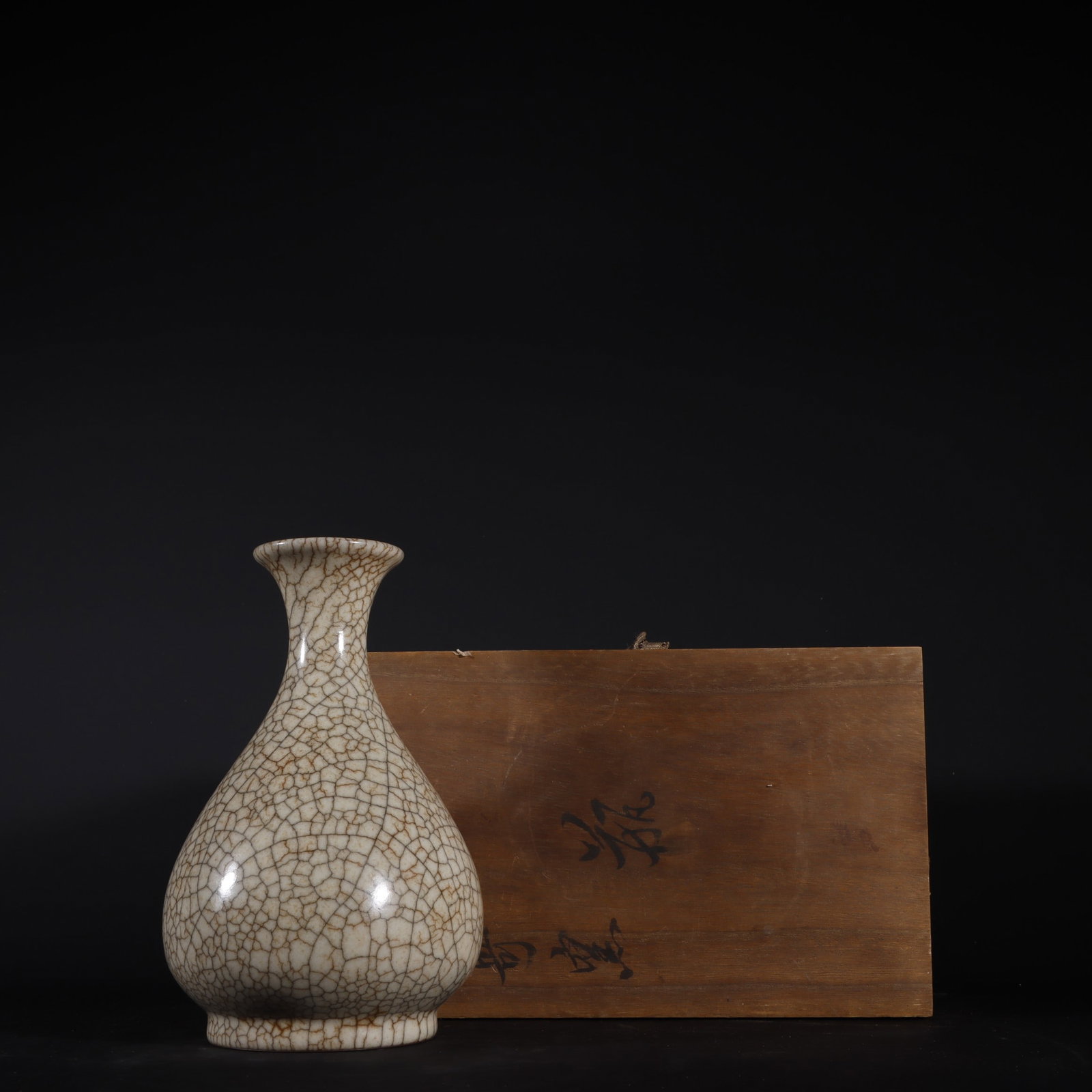 An Exquisite Ge yao Yellow Glazed Vase: An Exquisite Ge yao Yellow Glazed Vase Song Dynasty, China Size:7.2inx4.6in哥窑米黄釉玉壶春瓶 中国宋代 Size:18.3cmx11.8cm