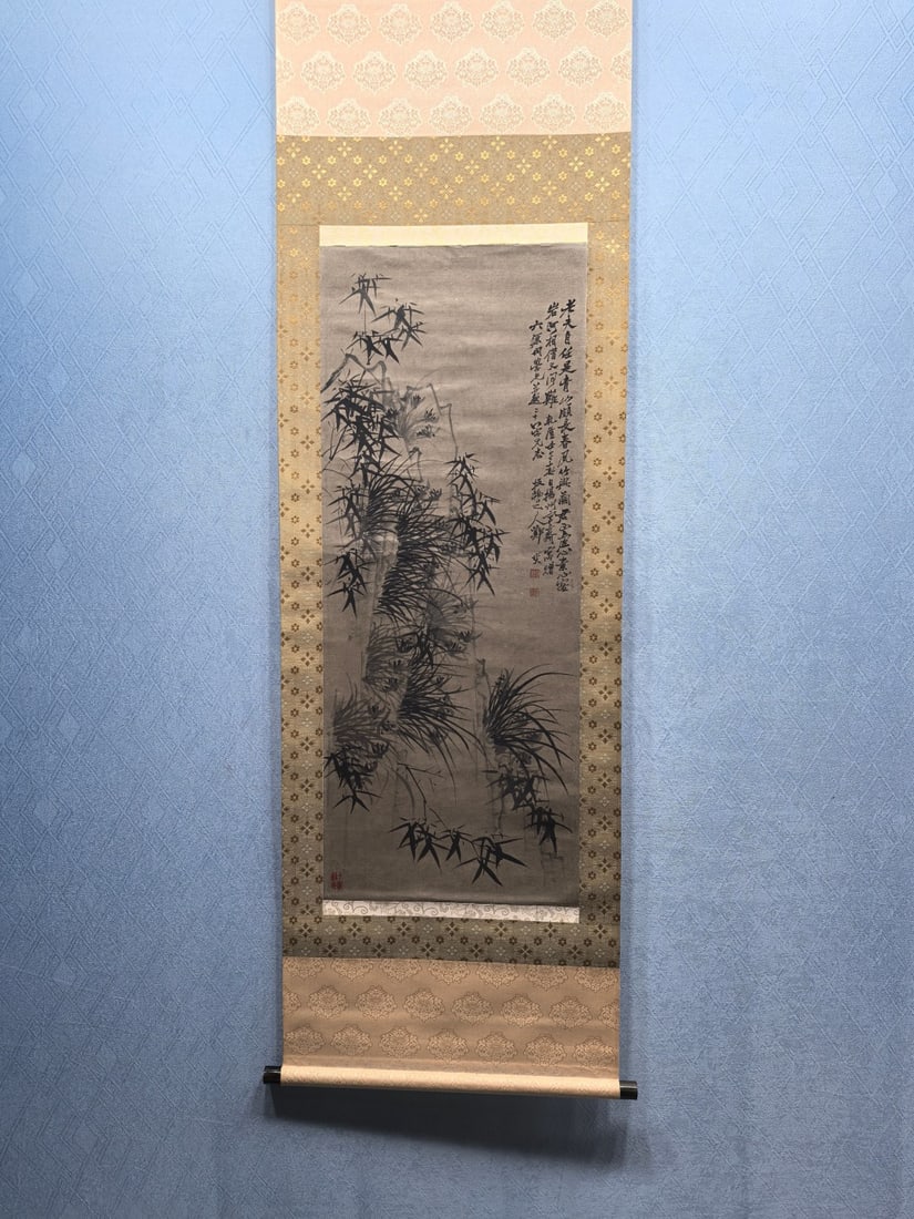 A Chinese Vertical Scroll Ink Painting of Bamboo on Paper,Zheng Banqiao: A Chinese Vertical Scroll Ink Painting of Bamboo on Paper,Zheng BanqiaoSize:(Without frame)15.7inx40.2in一幅中国水墨竹子图立轴,郑