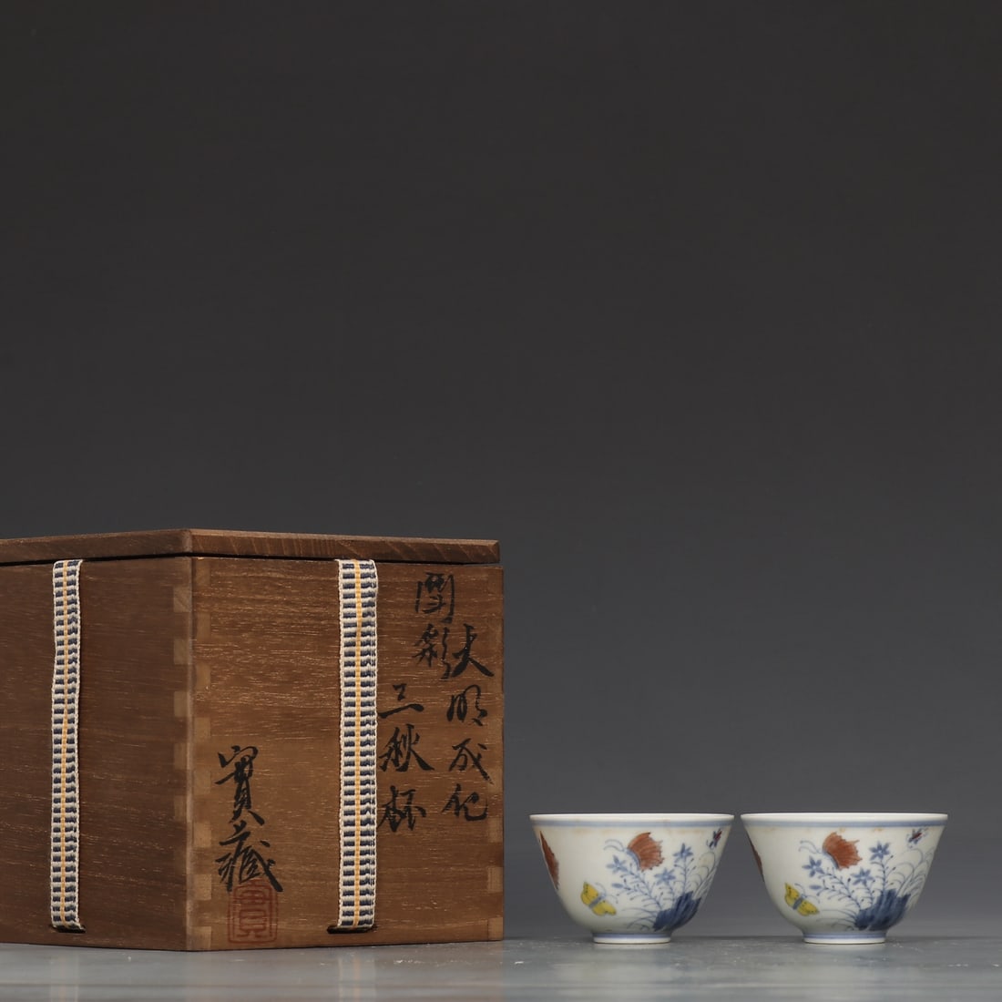 A Pair of Exquisite Blue and White Doucai Flower and Butterfly Pattern Cups: A Pair of Exquisite Blue and White Doucai Flower and Butterfly Pattern Cups,Ming Dynasty, China,Chenghua Six-character MarkSize:1.7inx2.8in一对青花斗彩花Õ