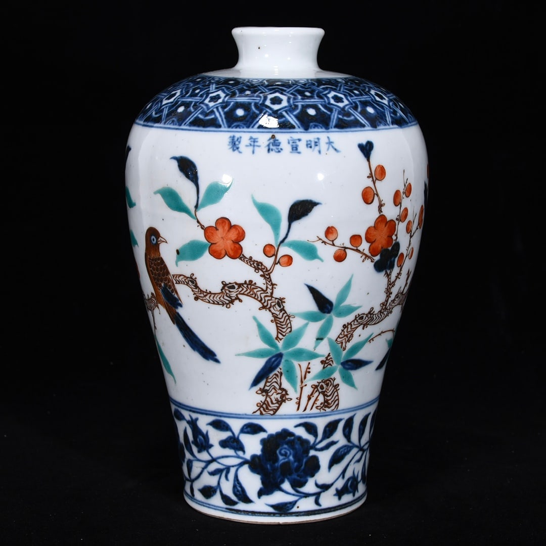 An Exquisite Wucai Blue and White Flower and Bird Pattern Lotus Pattern Vase: An Exquisite Wucai Blue and White Flower and Bird Pattern Lotus Pattern Vase Ming Dynasty, China Xuande Six-character Mark