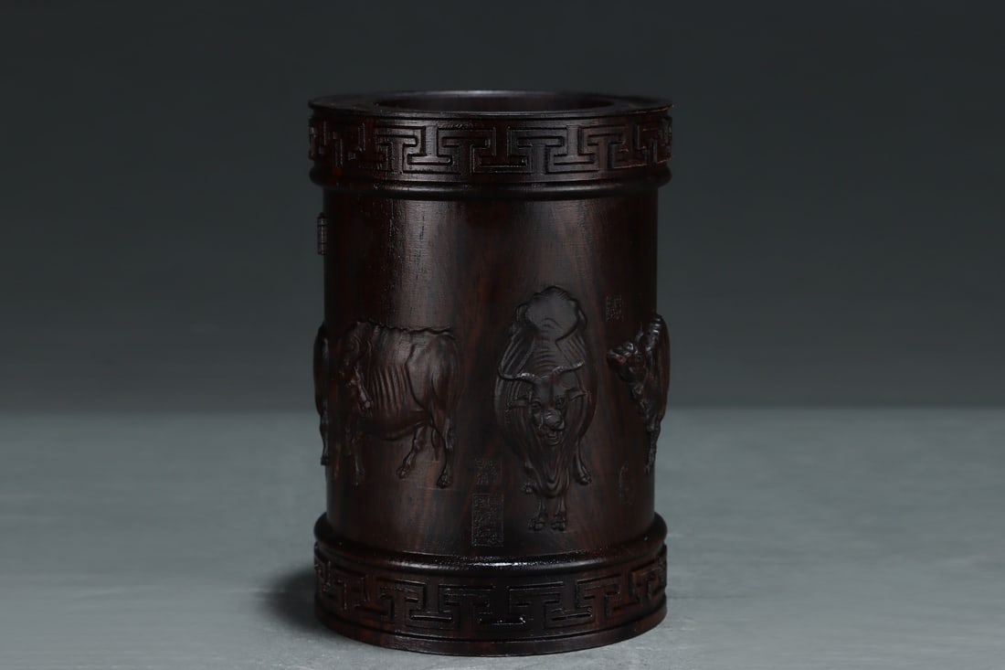 An Exquisite Eaglewood Buffalo Pattern Brush Pot - 3
