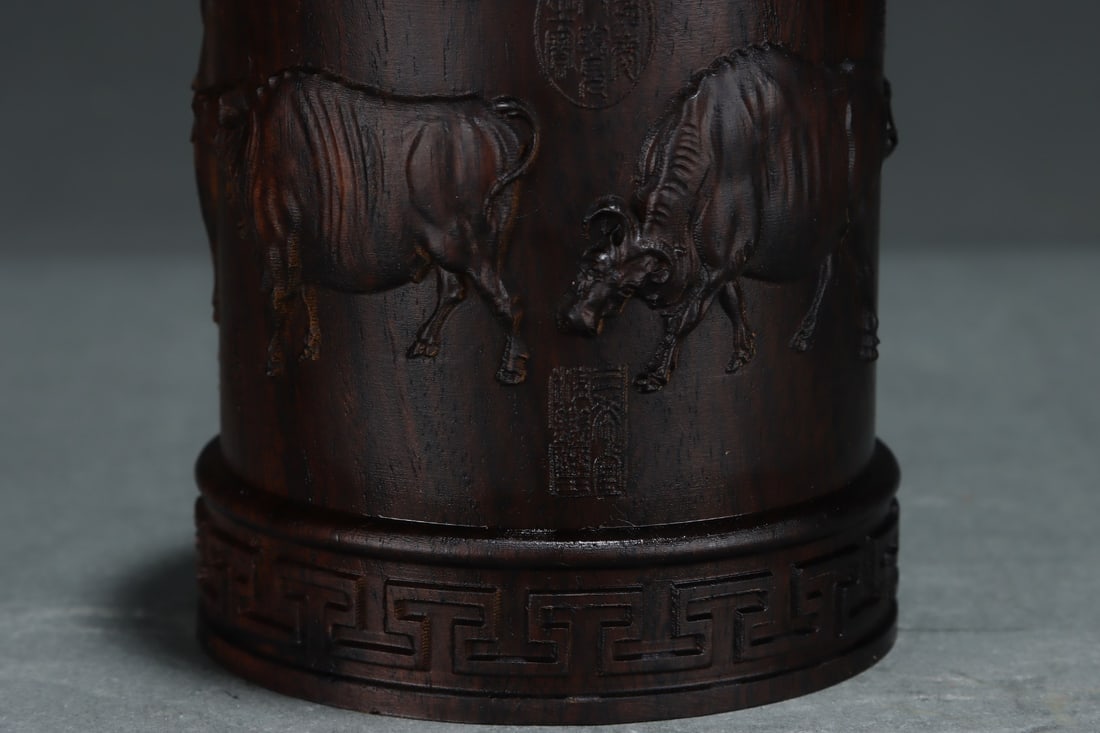 An Exquisite Eaglewood Buffalo Pattern Brush Pot - 5