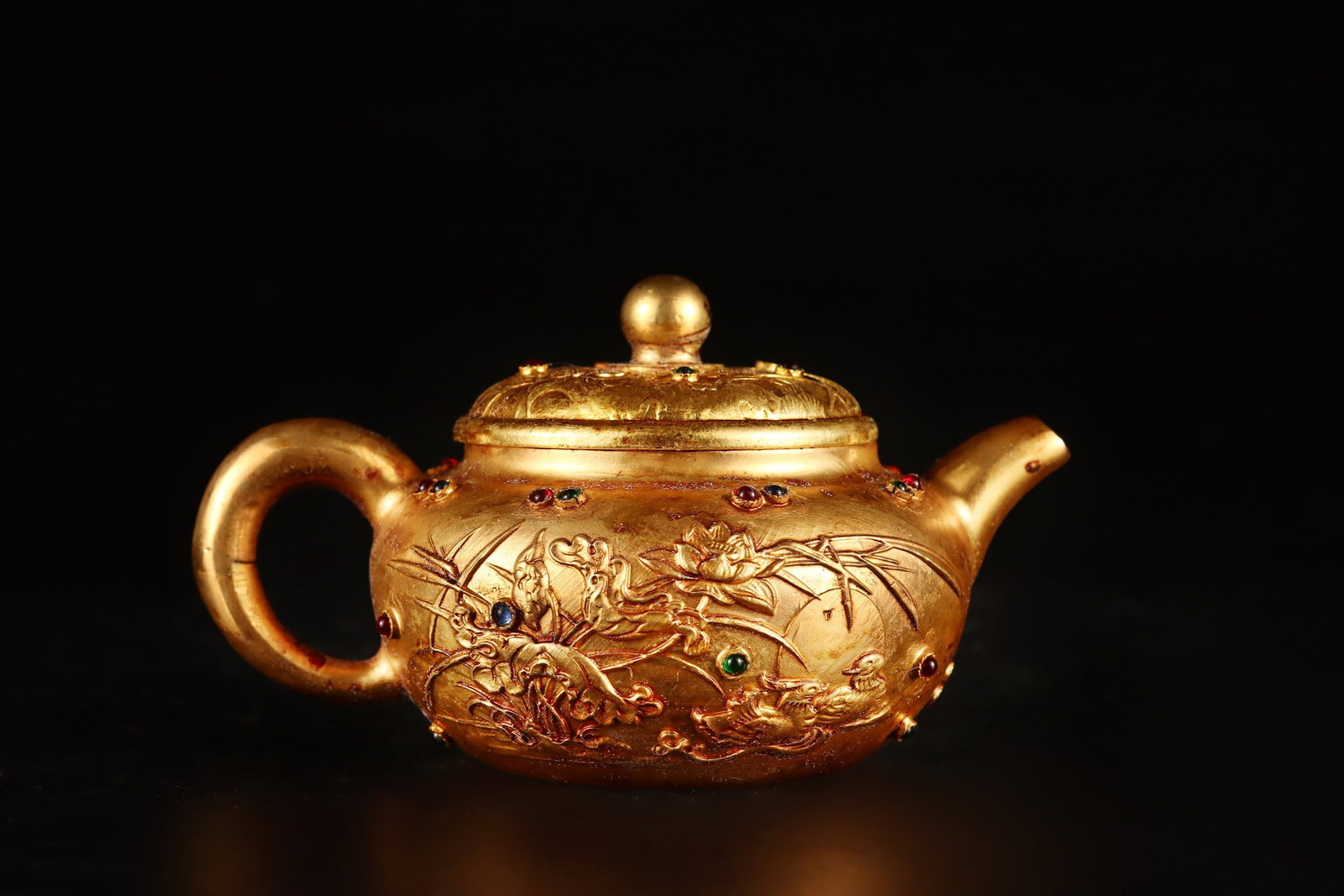 An Exquisite Gilt Bronze Inlaid Gems Flower and Bird Pattern Teapot: An Exquisite Gilt Bronze Inlaid Gems Flower and Bird Pattern Teapot,Qing Dynasty,China,Qianlong Four-character Mark,铜鎏金镶宝石花鸟纹茶