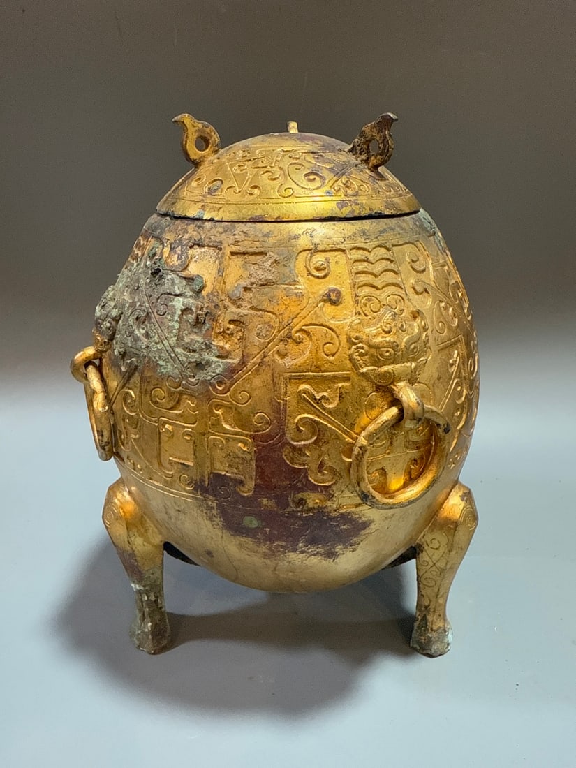 An Exquisite Gilt Bronze Beast-Ears Tripod Censer: An Exquisite Gilt Bronze Beast-Ears Tripod Censer,Qing Dynasty,China,Size:7.9inx5.5in,Weight:1439g铜鎏金兽耳三足香炉,中国清É