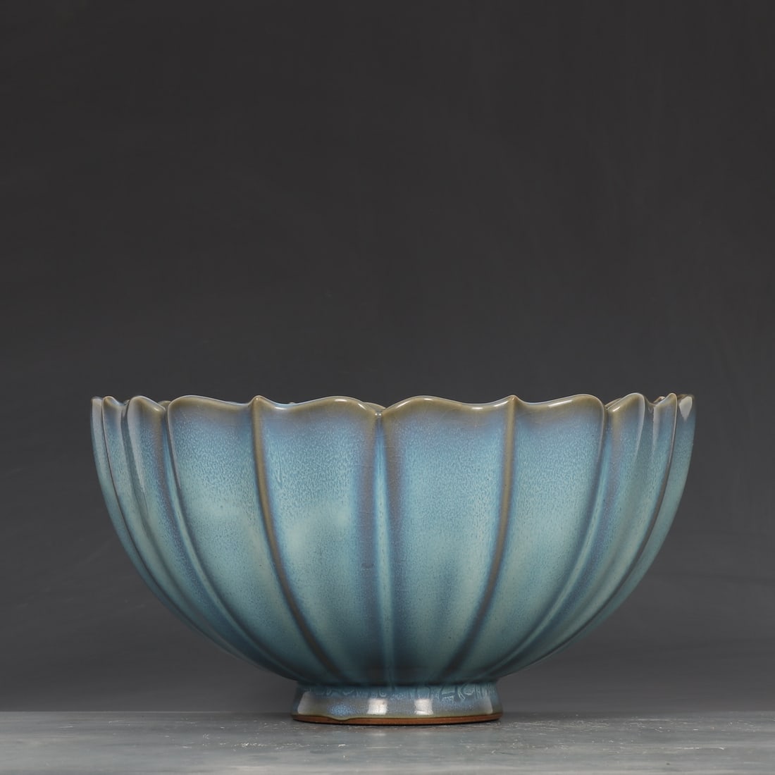 An Exquisite Jun yao Sky Blue Glazed Bowl: An Exquisite Jun yao Sky Blue Glazed Bowl,Song Dynasty, ChinaSize:5.4inx10.2in钧窑天蓝釉碗,中国宋代,Size:13.6cmx25.8cm