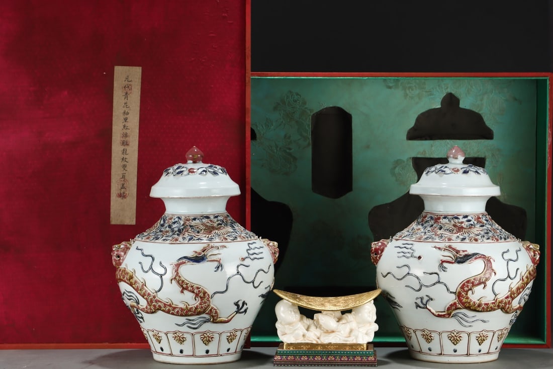 An Exquisite Blue and White Underglaze-Red Dragon and Phoenix Pattern Lotus Pattern Double-Ears Jar: An Exquisite Blue and White Underglaze-Red Dragon and Phoenix Pattern Lotus Pattern Double-Ears Jar Yuan Dynasty, China Size:17.7inx14.2in青花釉里红浮雕࿵