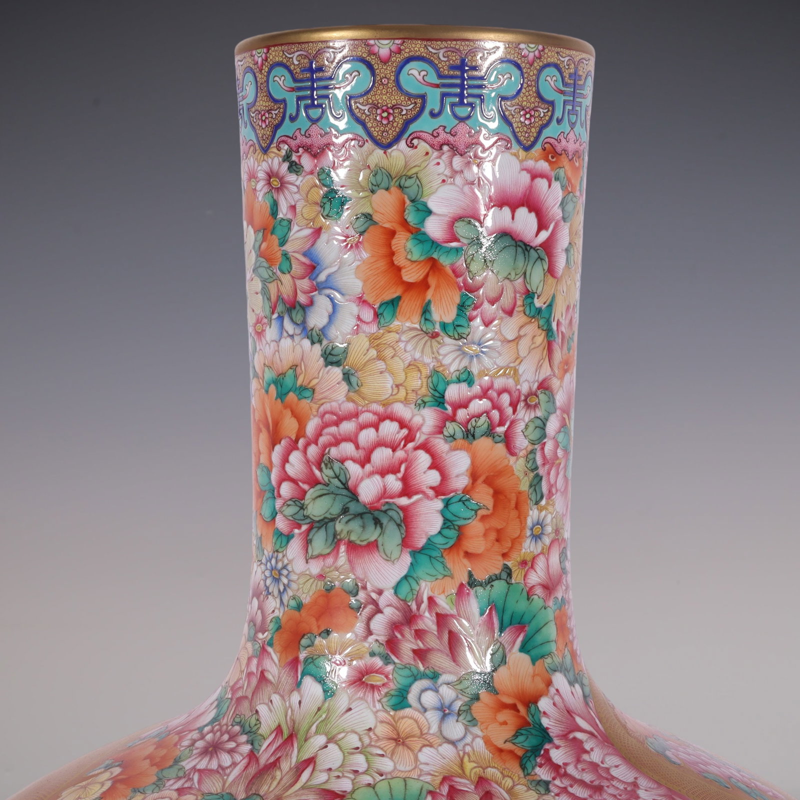 An Exquisite Enamel Flower Pattern Seawater Pattern Dragon Pattern Vase - 2