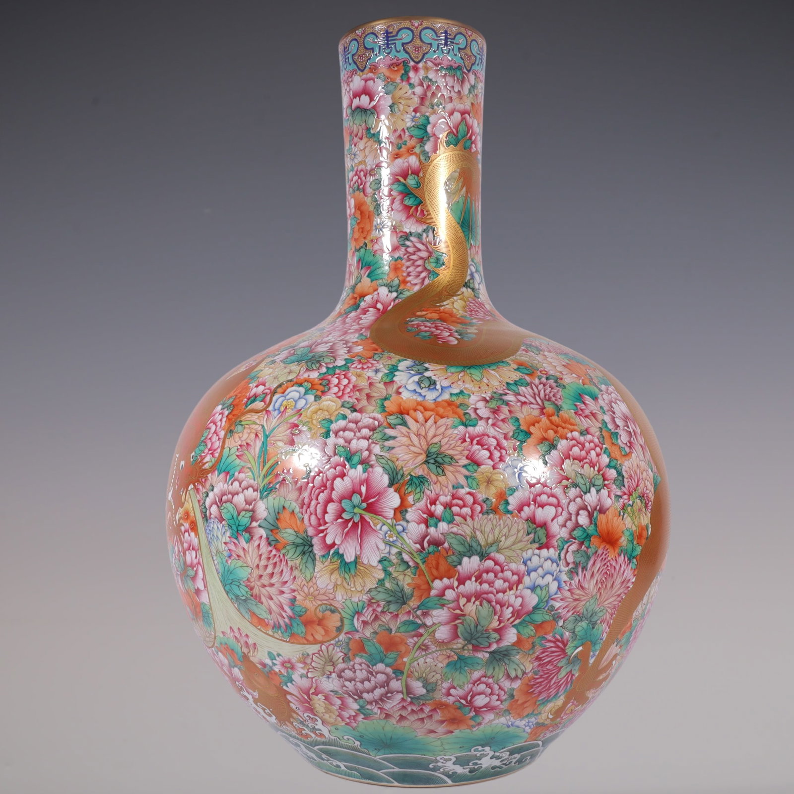 An Exquisite Enamel Flower Pattern Seawater Pattern Dragon Pattern Vase - 4