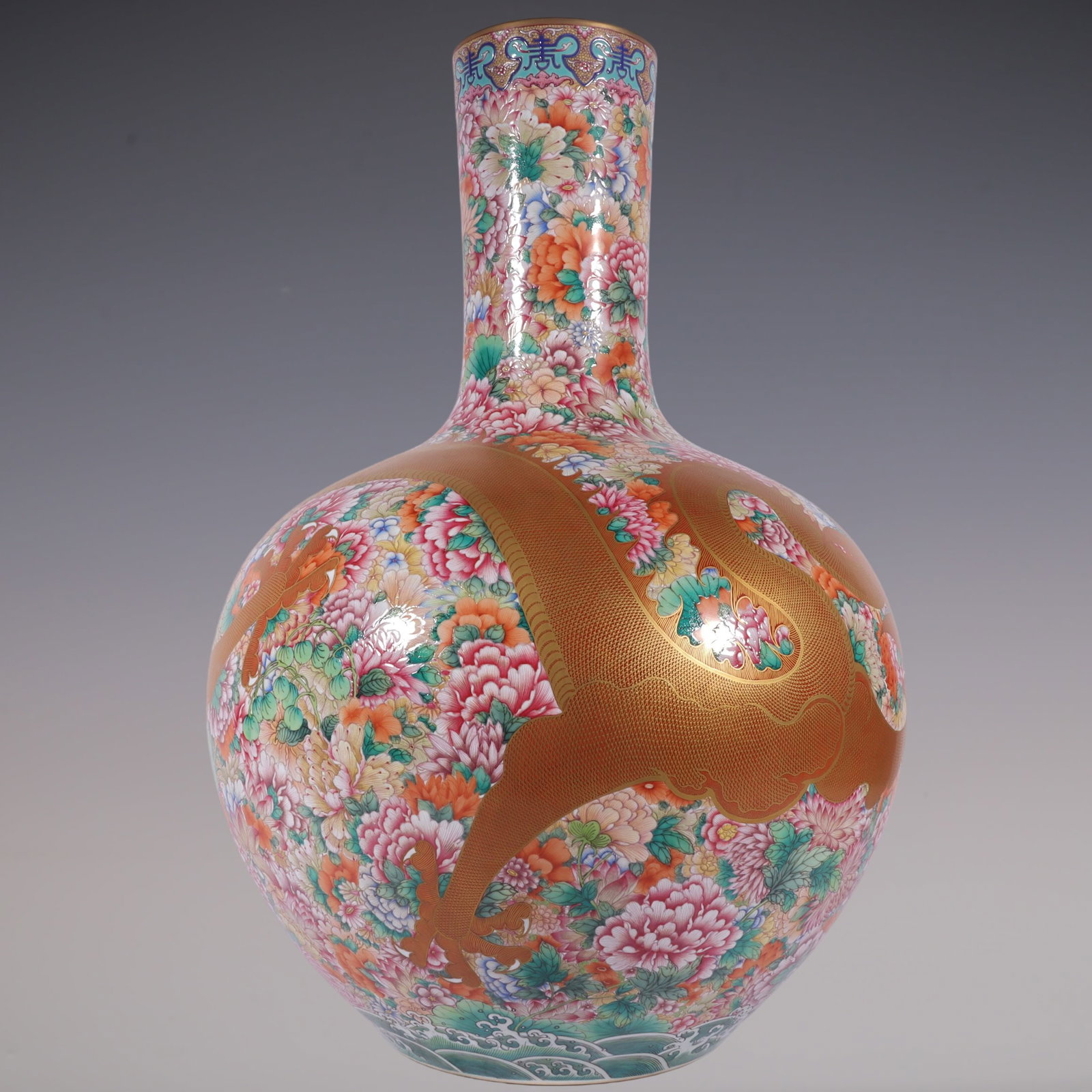 An Exquisite Enamel Flower Pattern Seawater Pattern Dragon Pattern Vase - 7