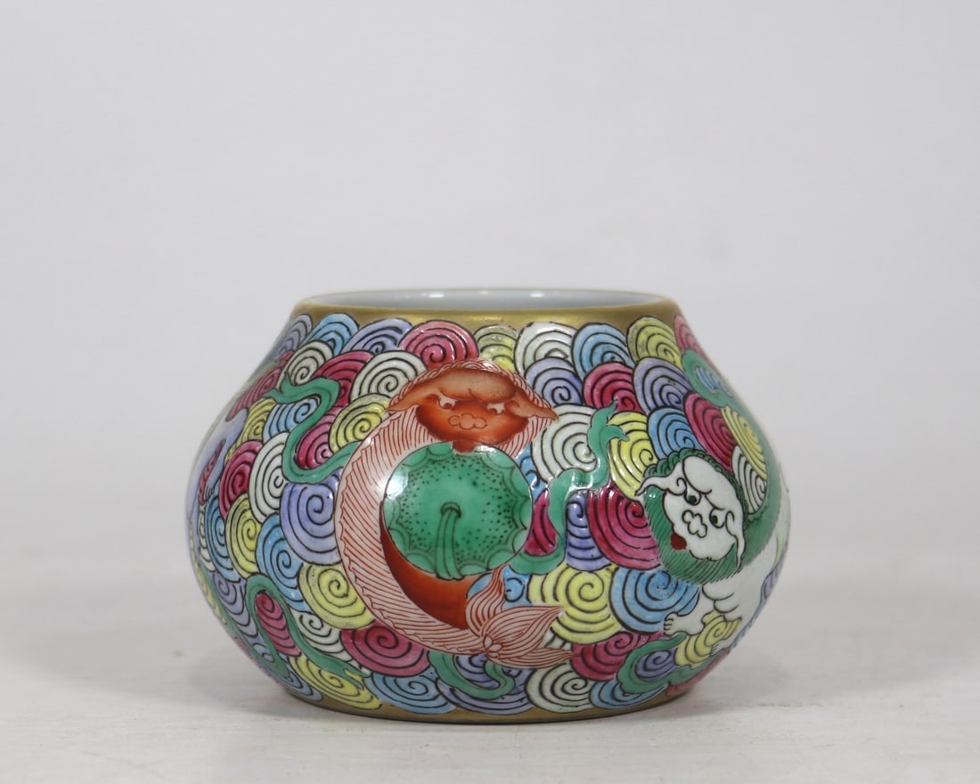 An Exquisite Famille-Rose Gold Ground Auspicious Cloud and Lion Pattern Water Pot: An Exquisite Famille-Rose Gold Ground Auspicious Cloud and Lion Pattern Water Pot,Qing Dynasty,China,Tongzhi Four-character