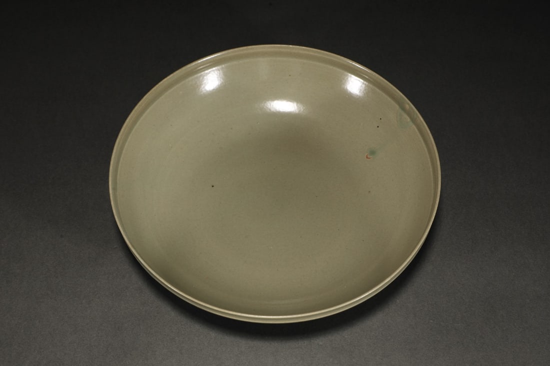 An Exquisite Yue yao Celadon Plate: An Exquisite Yue yao Celadon Plate Tang Dynasty, China Size:2inx8.3in越窑秘色青磁盘 中国唐代 Size:5cmx21cm