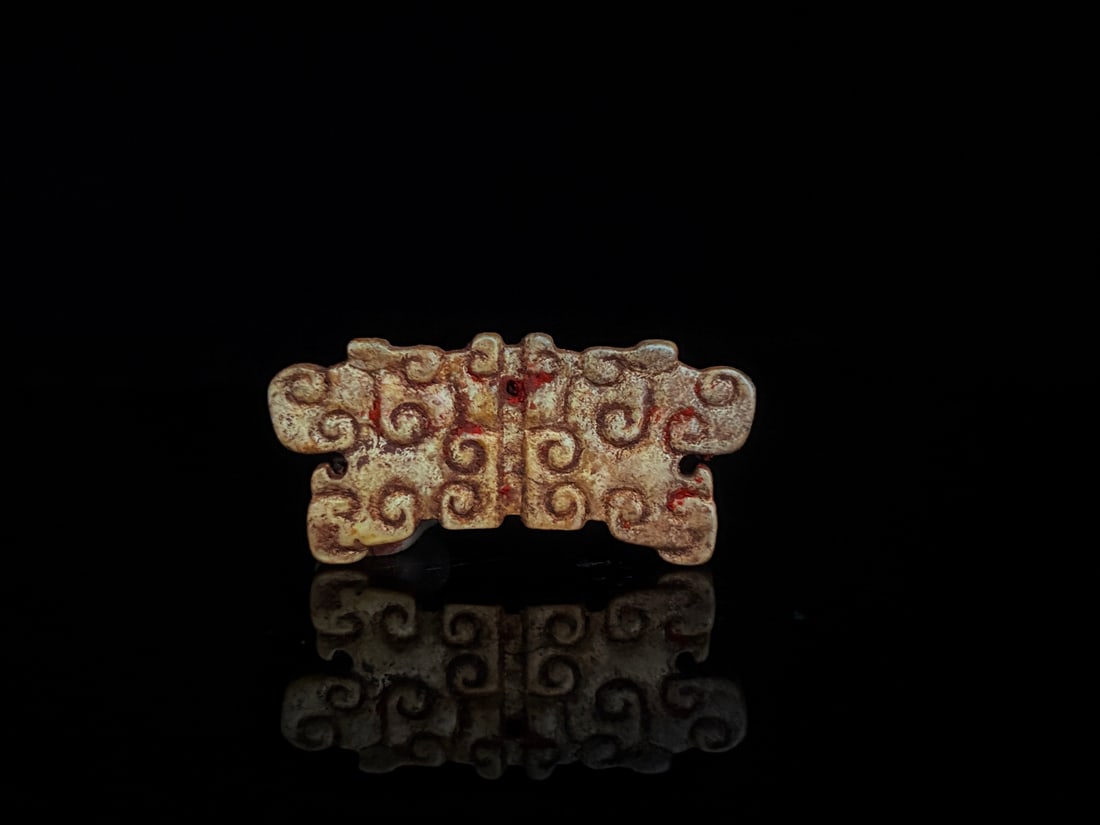 An Exquisite White Jade Ruyi Pattern Pendant (1 of 9)