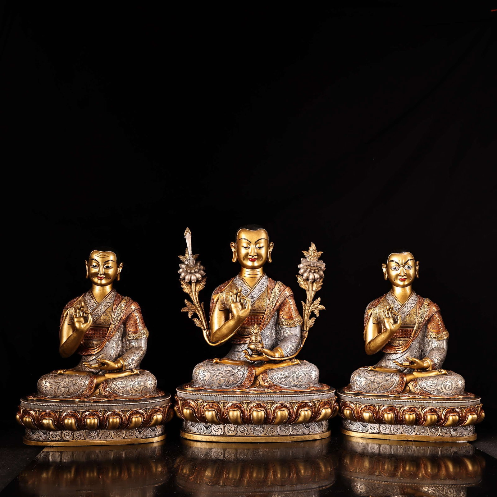 A Set of Solemn Silver-Gilt Bronze Statue of Tsongkhapa: A Set of Solemn Silver-Gilt Bronze Statue of Tsongkhapa,Qing Dynasty, China,Size:13inx9.3in,Total Weight:8500g一套铜鎏金鎏银宗喀巴像,&