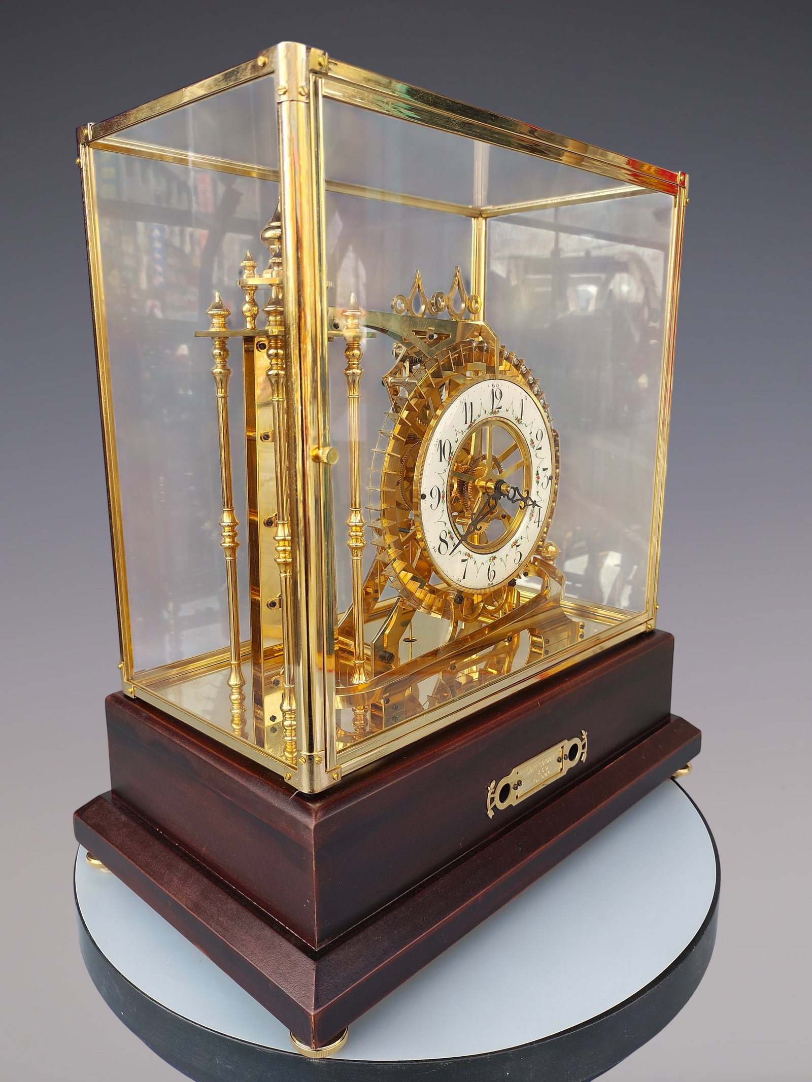 An Exquisite Gilt Bronze Flower Pattern Clock - 2