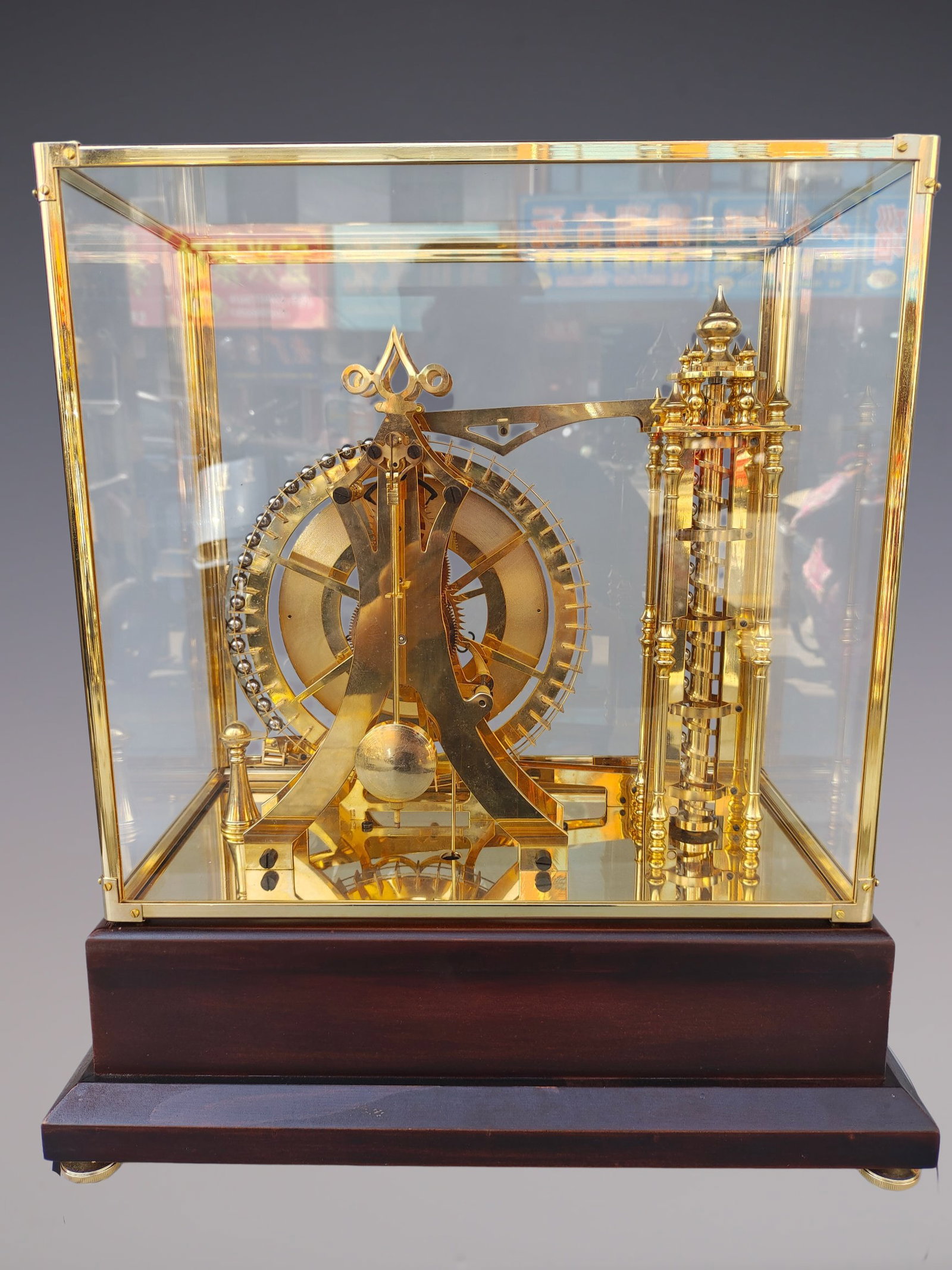 An Exquisite Gilt Bronze Flower Pattern Clock - 5