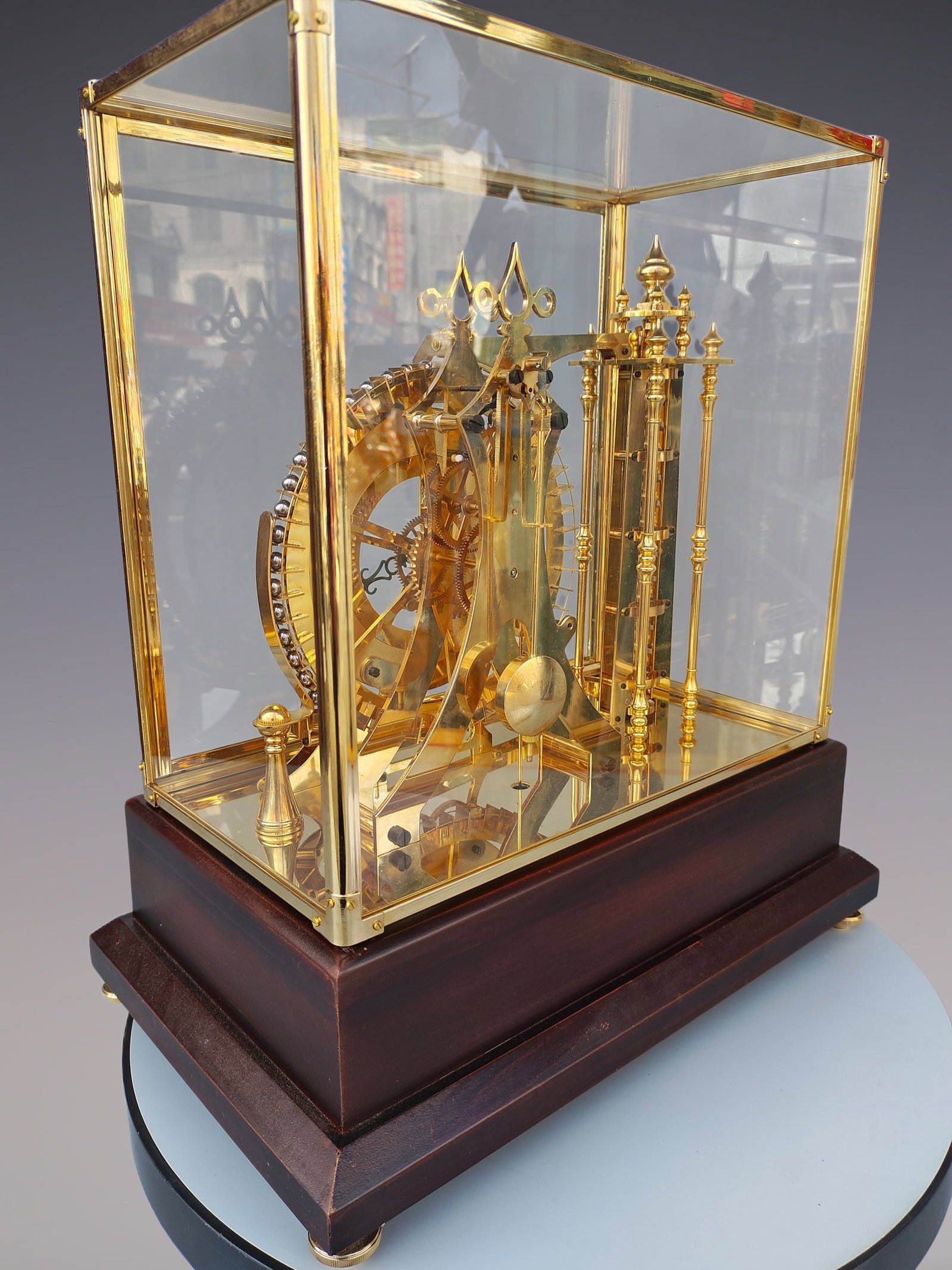 An Exquisite Gilt Bronze Flower Pattern Clock - 6
