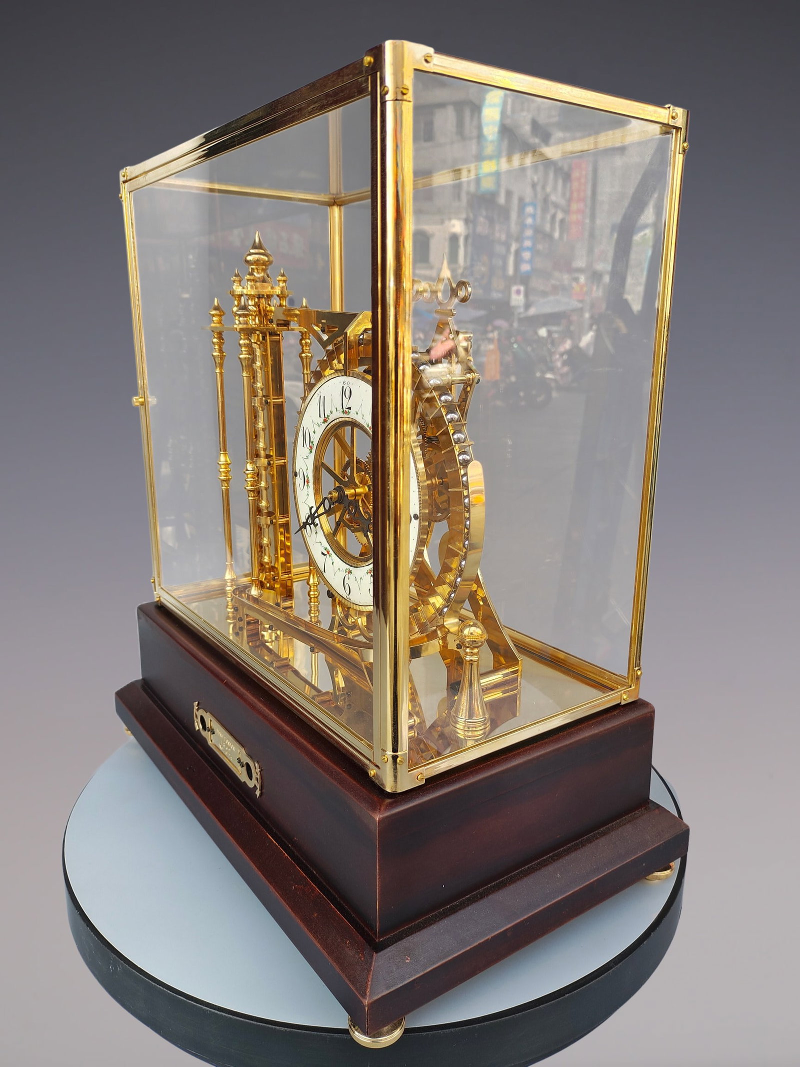 An Exquisite Gilt Bronze Flower Pattern Clock - 8