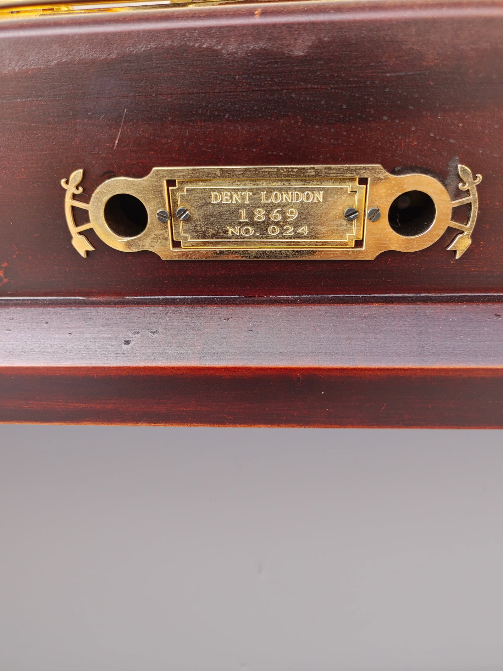 An Exquisite Gilt Bronze Flower Pattern Clock - 9