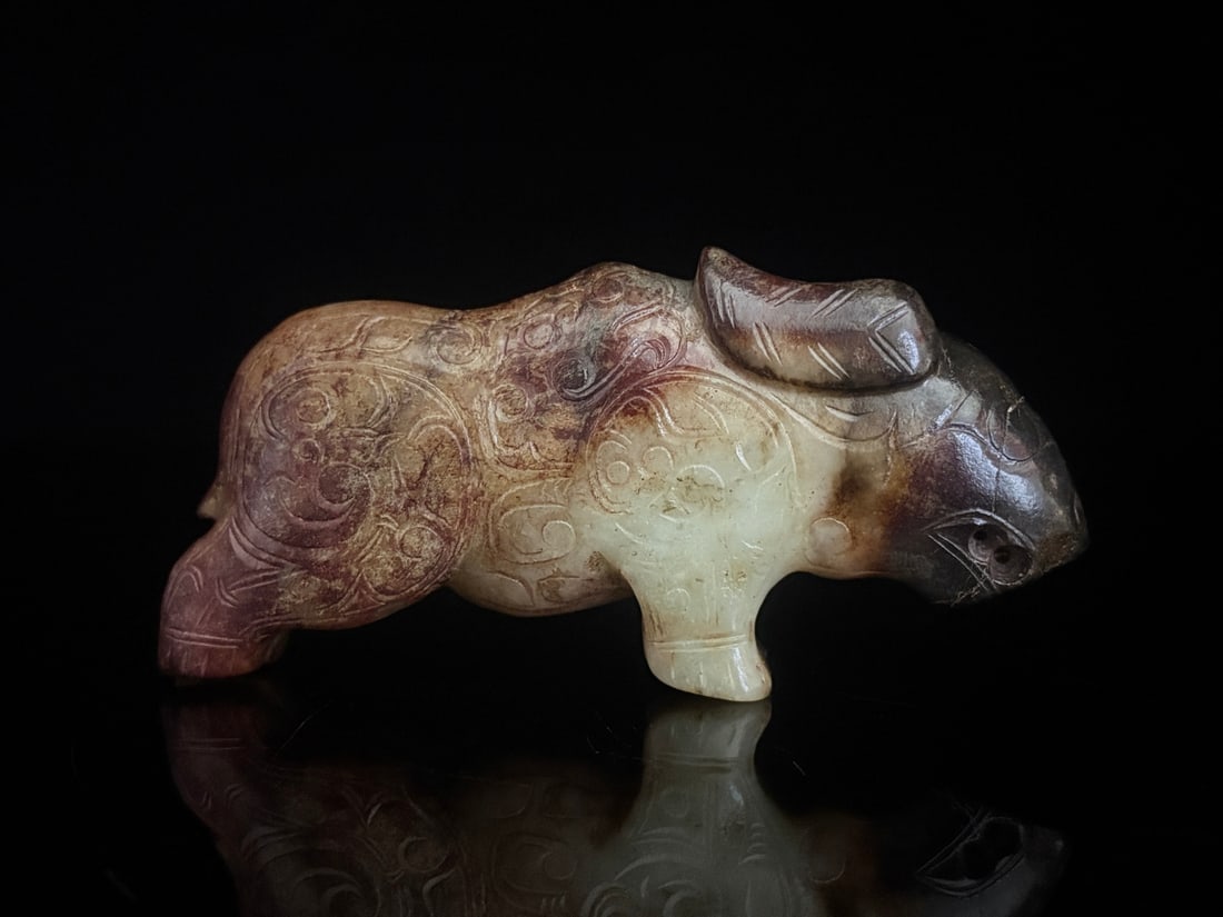 An Exquisite White Jade Auspicious Beast Pendant: An Exquisite White Jade Auspicious Beast Pendant,the Sang and Zhou in Period in China,Size:4.5inx2.1inx0.9in,Weight:218g白玉瑞兽挂件,中国商周