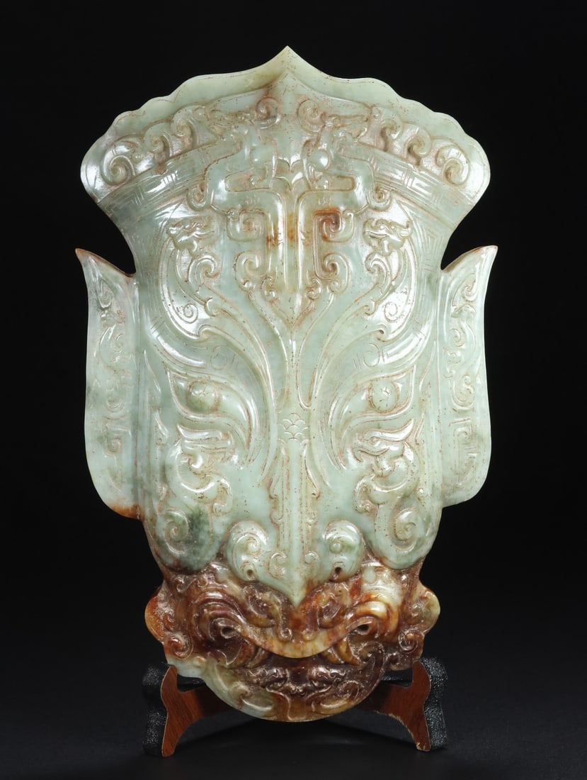 An Exquisite White Jade Beast-Face Pattern Double-Ears Shield: An Exquisite White Jade Beast-Face Pattern Double-Ears Shield,Qing Dynasty,China,Size:9.4inx5.9inx2.4in,Weight:1589g白玉兽面纹双耳盾牌,中