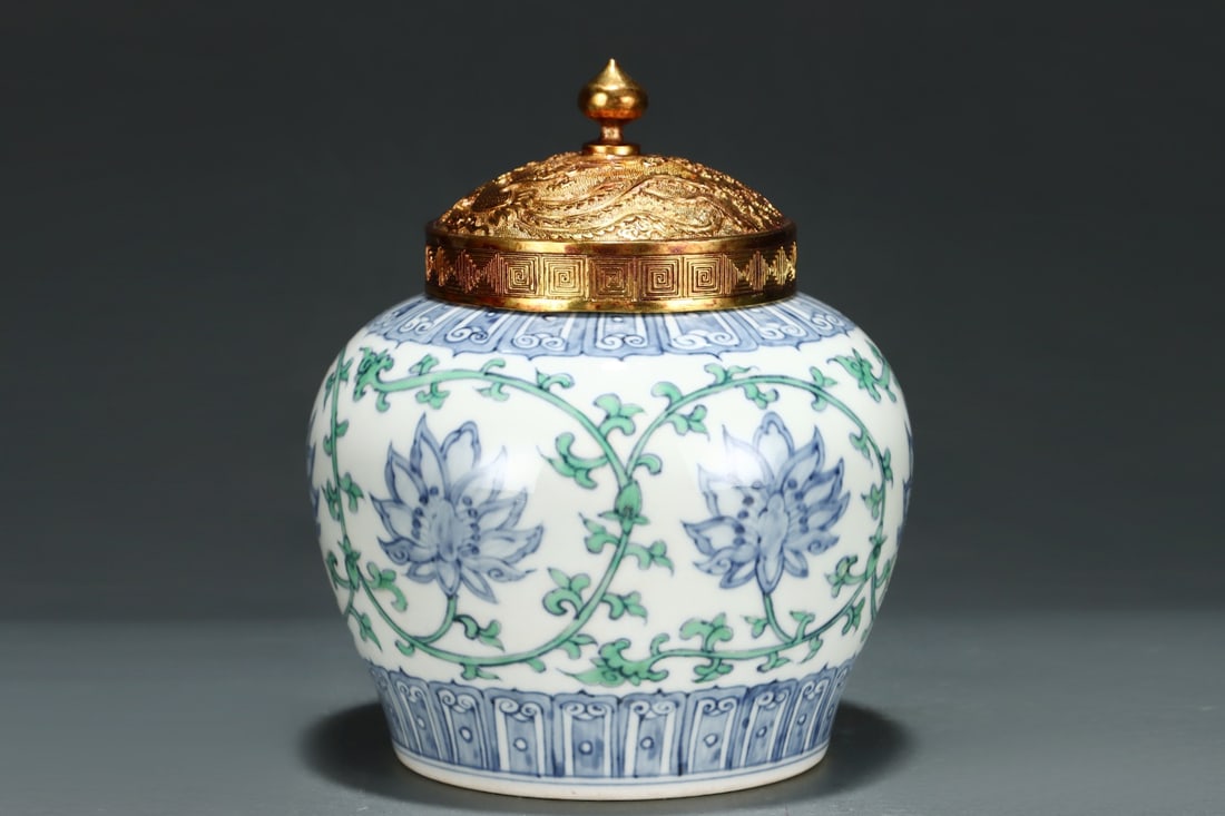 An Exquisite Doucai Lotus Pattern Jar - 3