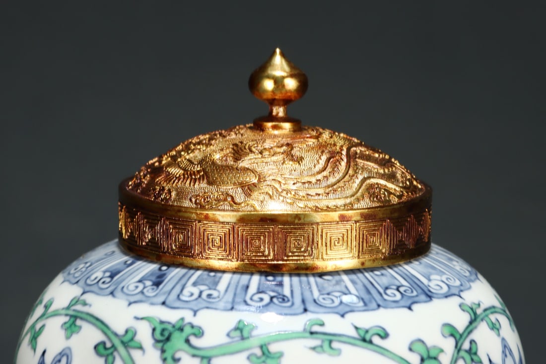 An Exquisite Doucai Lotus Pattern Jar - 4