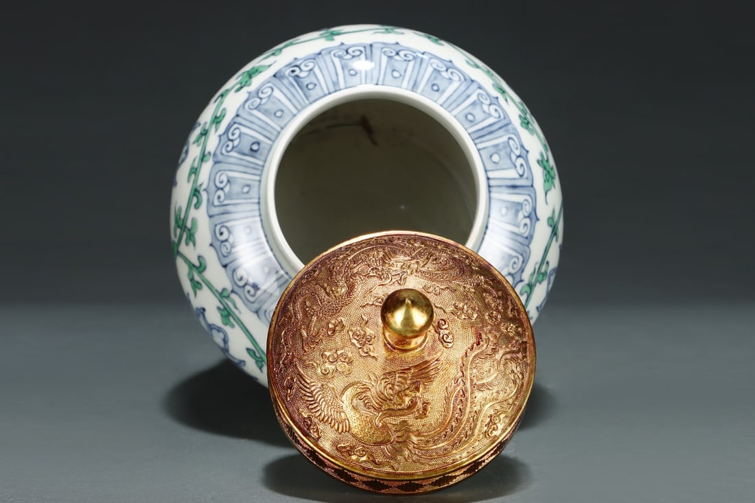 An Exquisite Doucai Lotus Pattern Jar - 6