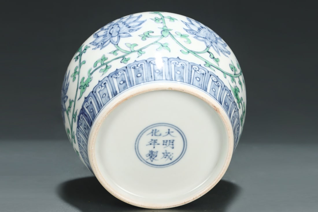 An Exquisite Doucai Lotus Pattern Jar - 8