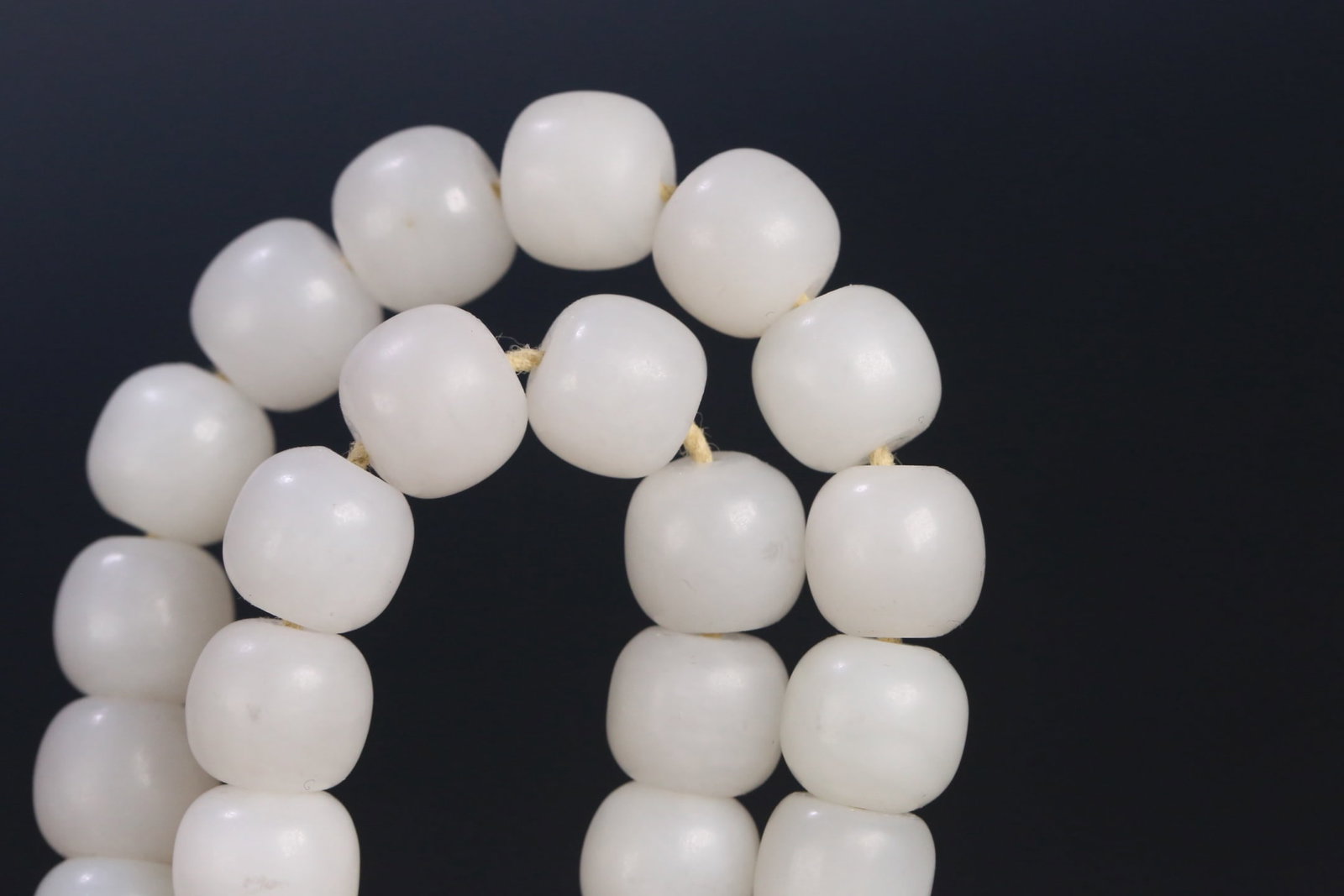 An Exquisite White Jade Bracelets - 4