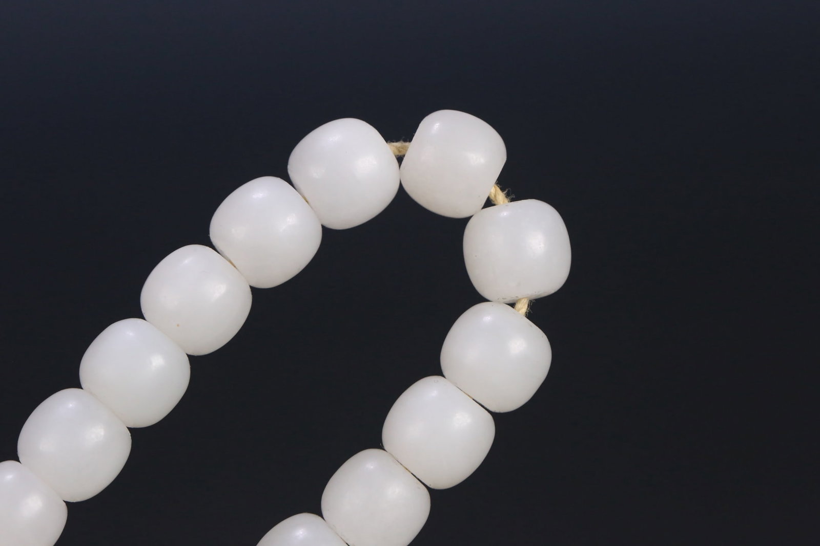 An Exquisite White Jade Bracelets - 6