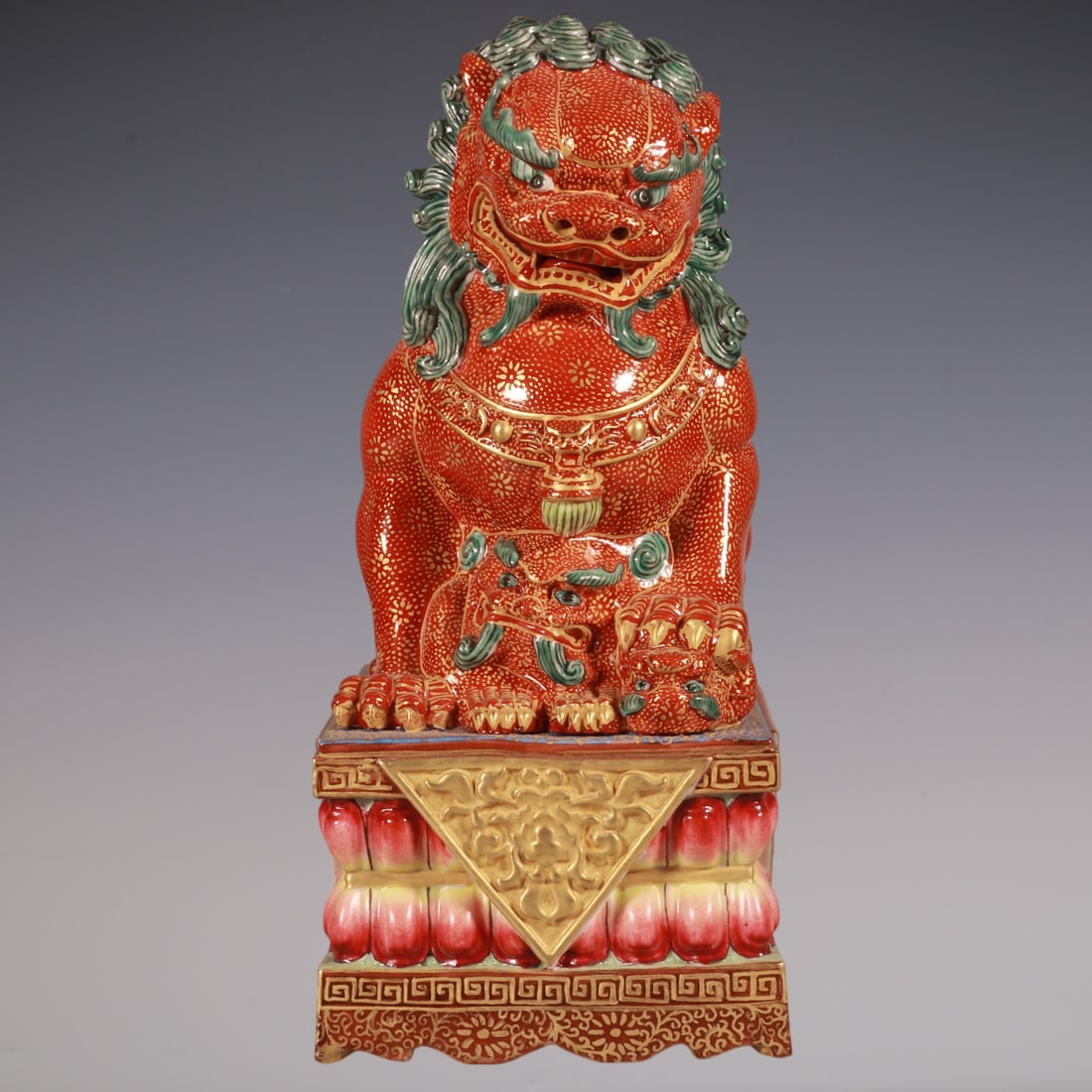 An Exquisite Enamel Iron-Red Painted Gold Lion: An Exquisite Enamel Iron-Red Painted Gold Lion Qing Dynasty, China Qianlong Six-character Mark Size:7.9inx4.3in珐琅彩矾红描金狮子 中国