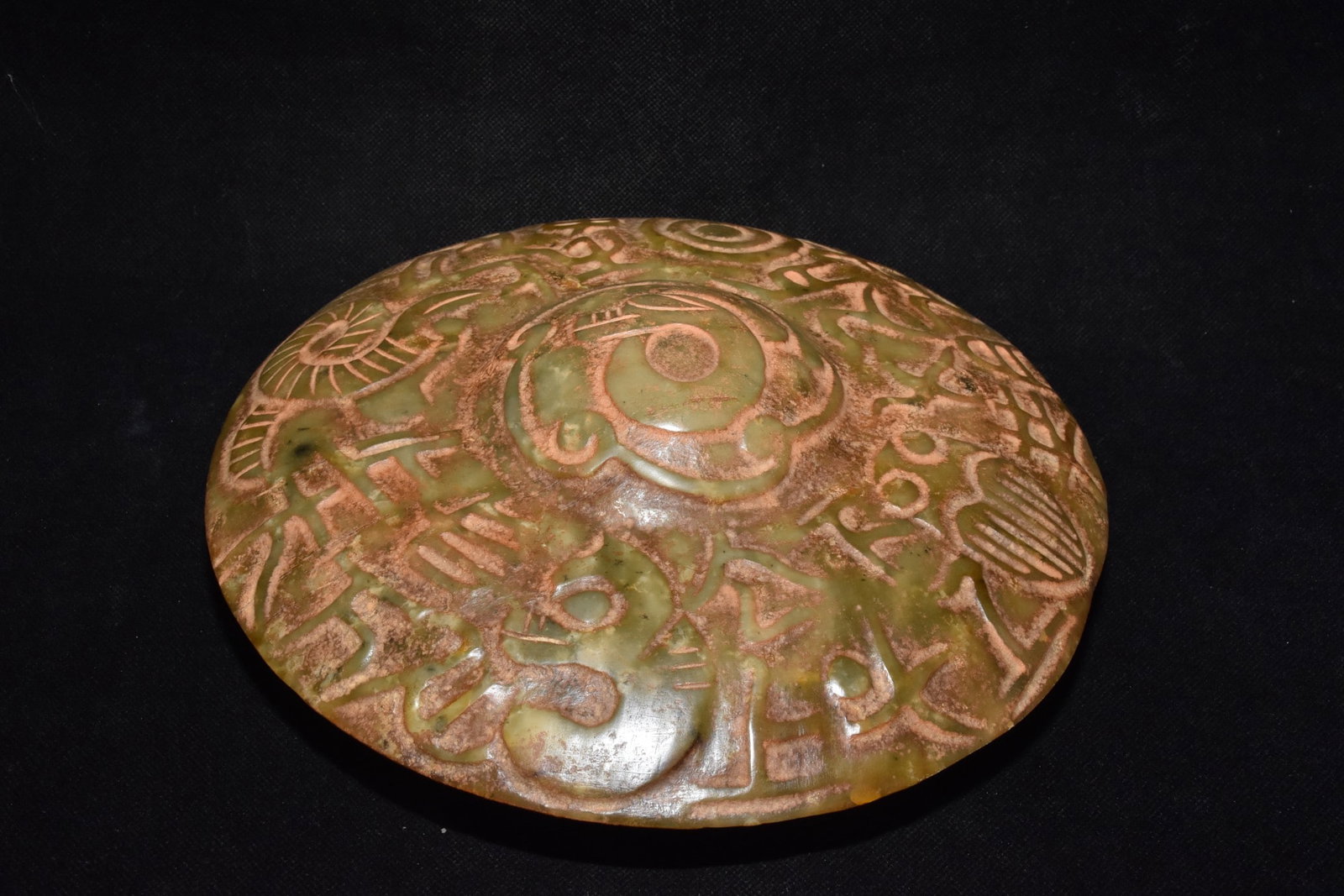 An Exquisite White Jade Pig-Dragon Pattern Plate: An Exquisite White Jade Pig-Dragon Pattern Plate,Hongshan Culture,Size:9.1in,Weight:4220g白玉猪龙纹盘，红山文化，Size:23cm,Weigh
