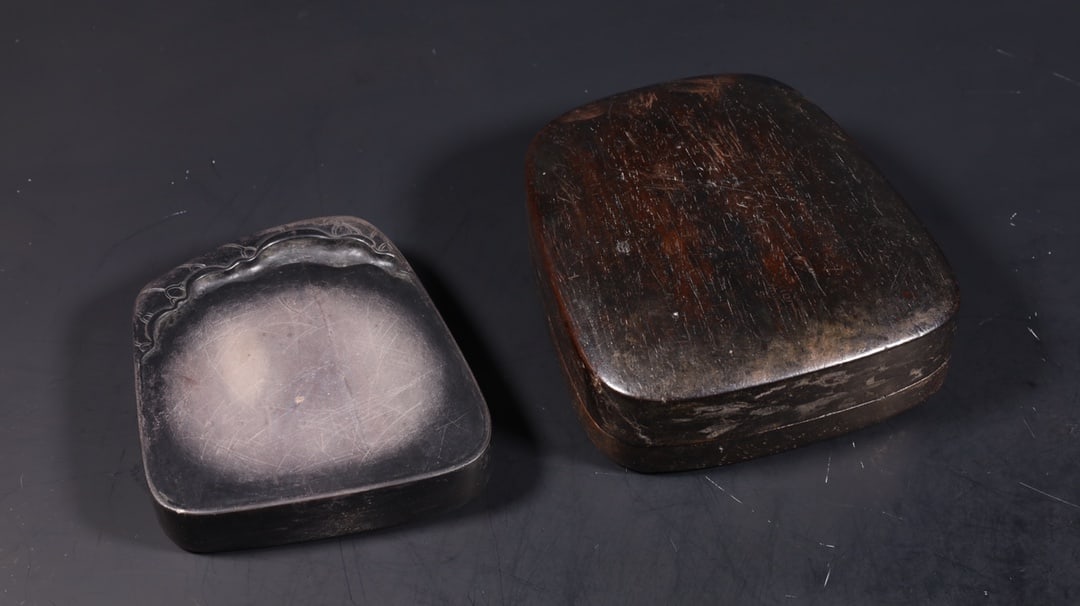 An Exquisite Lotus Leaf Pattern Inkstone: An Exquisite Lotus Leaf Pattern Inkstone,Qing Dynasty,China,Size:3.7inx3.3inx0.7in,Weight:344g荷叶纹砚台,中国清代,Size:9.5cmx8.5cmx1.9cm,Weight:34