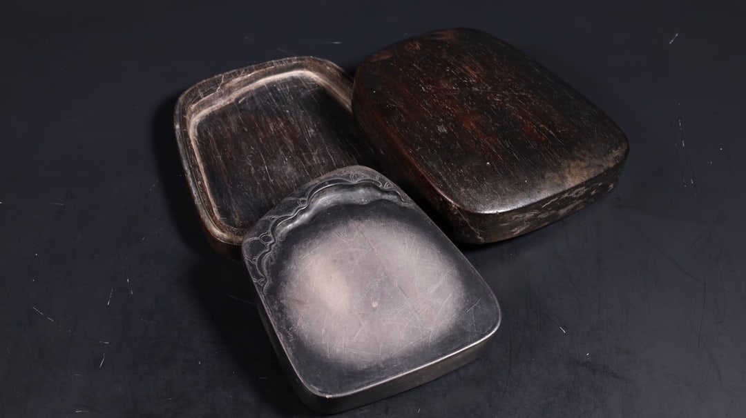 An Exquisite Lotus Leaf Pattern Inkstone - 2