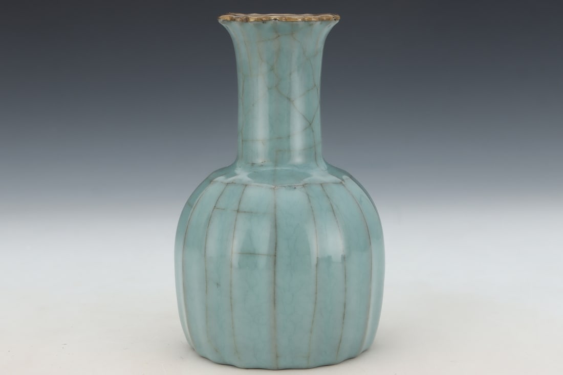 An Exquisite Guan yao Celadon Glazed Vase: An Exquisite Guan yao Celadon Glazed Vase Song Dynasty, China Size:5.5inx3.5in官窑青釉瓜棱花口瓶 中国宋代 Size:14cmx8.8cm