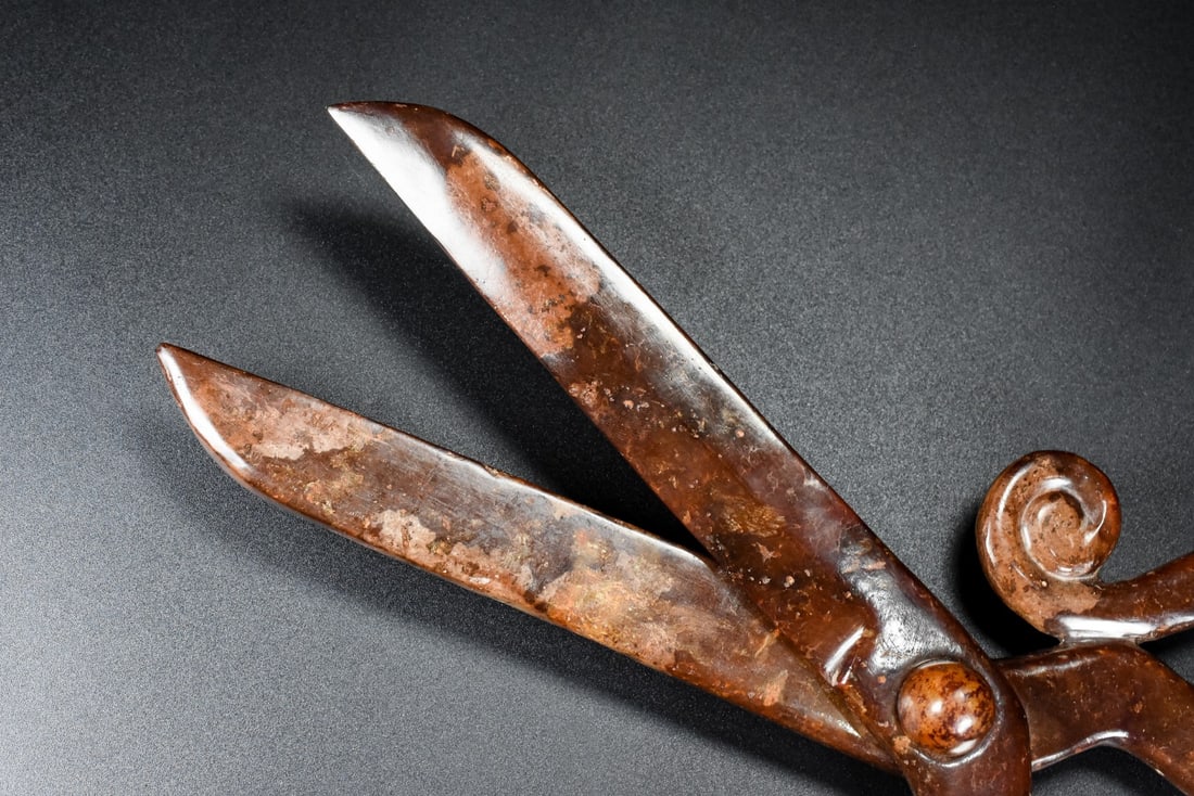 A Rare White Jade Scissors - 2