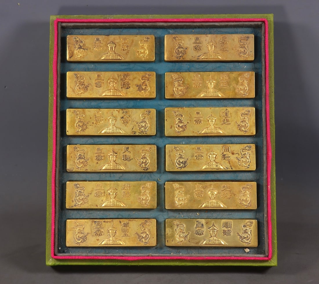 A Set of Fine Gilt Bronze Figure and Dragon Pattern Ornaments: A Set of Fine Gilt Bronze Figure and Dragon Pattern Ornaments,Qing Dynasty,China,Size:0.8inx3.9inx1.2in,Total Weight:4295g一套铜鎏金人物龙纹ਇ