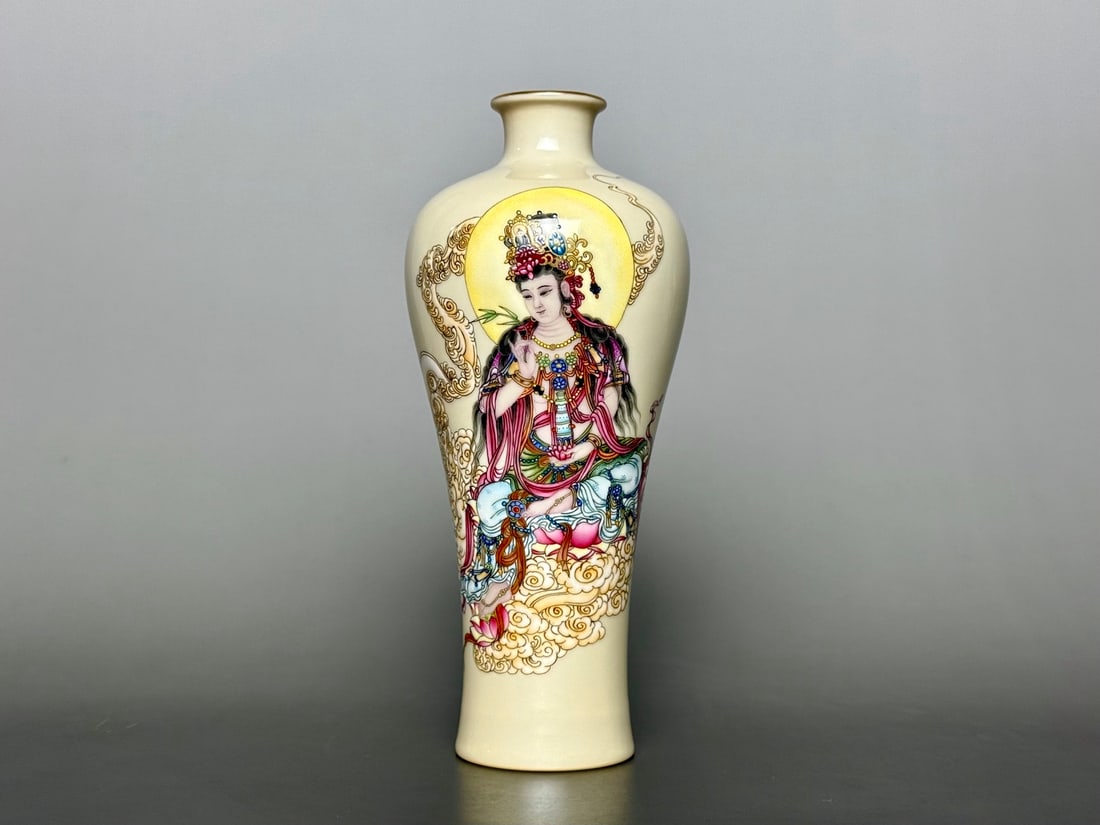 An Exquisite White Glazed Famille-Rose Painted Gold Statue of Avalokitesvara Pattern Vase,With Poem: An Exquisite White Glazed Famille-Rose Painted Gold Statue of Avalokitesvara Pattern Vase,With Poem,Qing Dynasty,China,Yongzheng Six-character Mark,Size:7.1inx3.1inx1.9in白釉粉ঊ