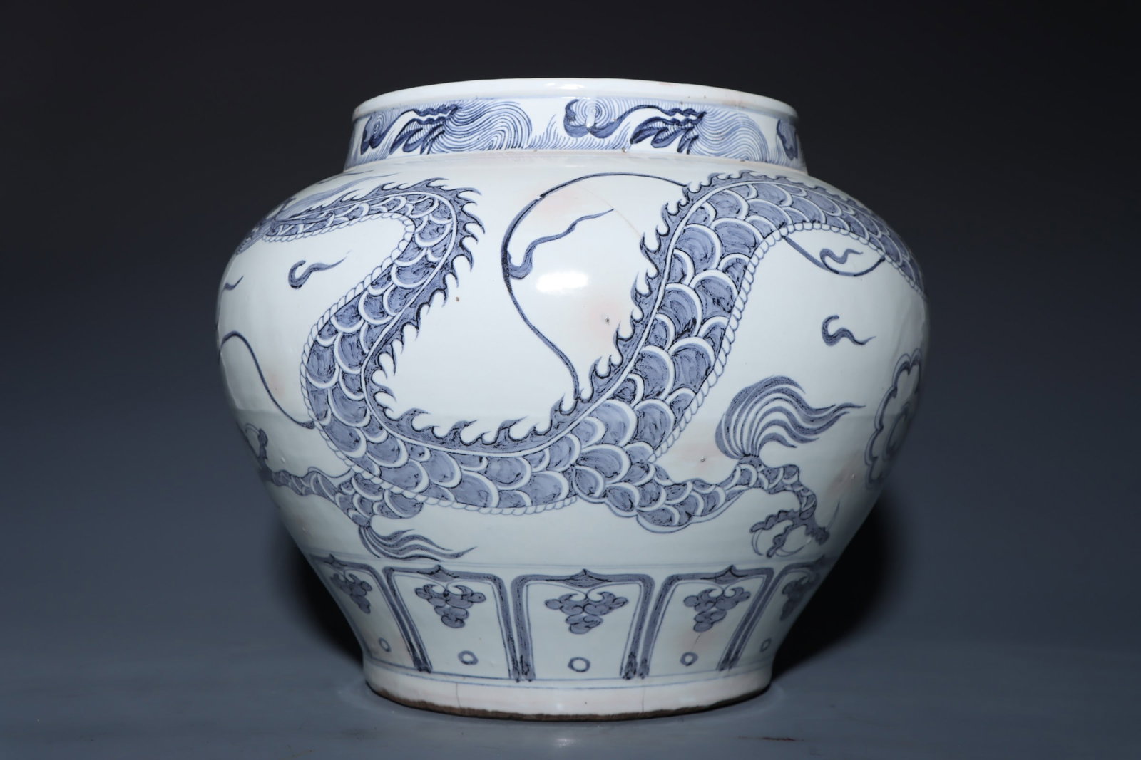 An Exquisite Blue and White Dragon Pattern Jar - 6